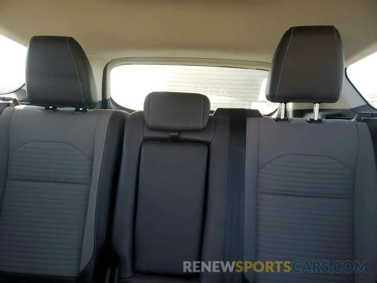 10 Photograph of a damaged car 1FMCU9GD1KUB61611 FORD ESCAPE 2019