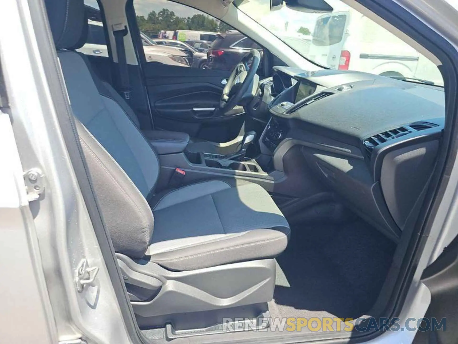 15 Photograph of a damaged car 1FMCU9GD1KUB65013 FORD ESCAPE 2019