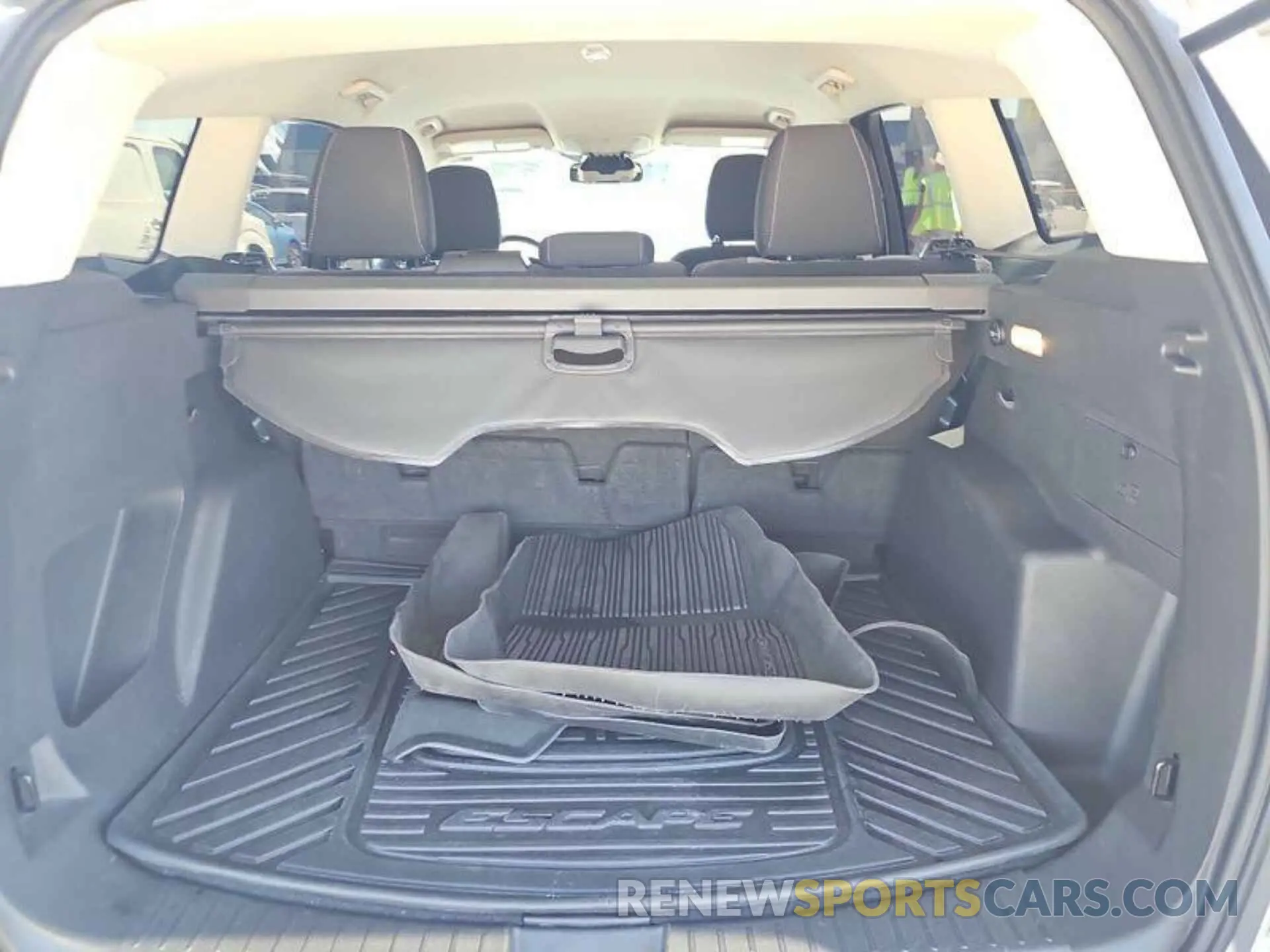 17 Photograph of a damaged car 1FMCU9GD1KUB65013 FORD ESCAPE 2019
