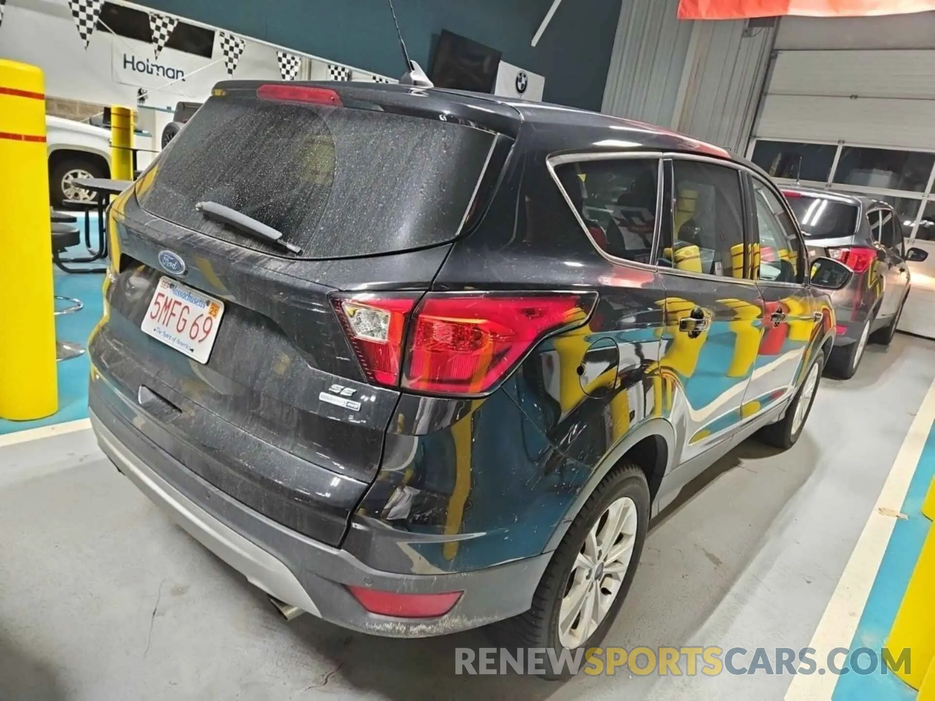 15 Photograph of a damaged car 1FMCU9GD1KUB82300 FORD ESCAPE 2019