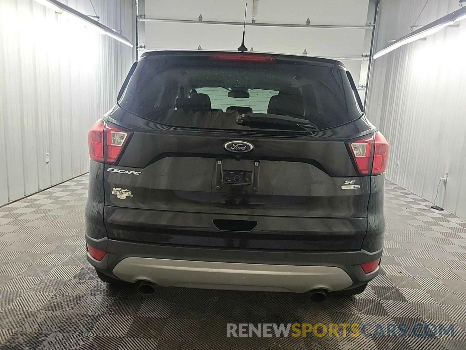 19 Photograph of a damaged car 1FMCU9GD1KUB82300 FORD ESCAPE 2019