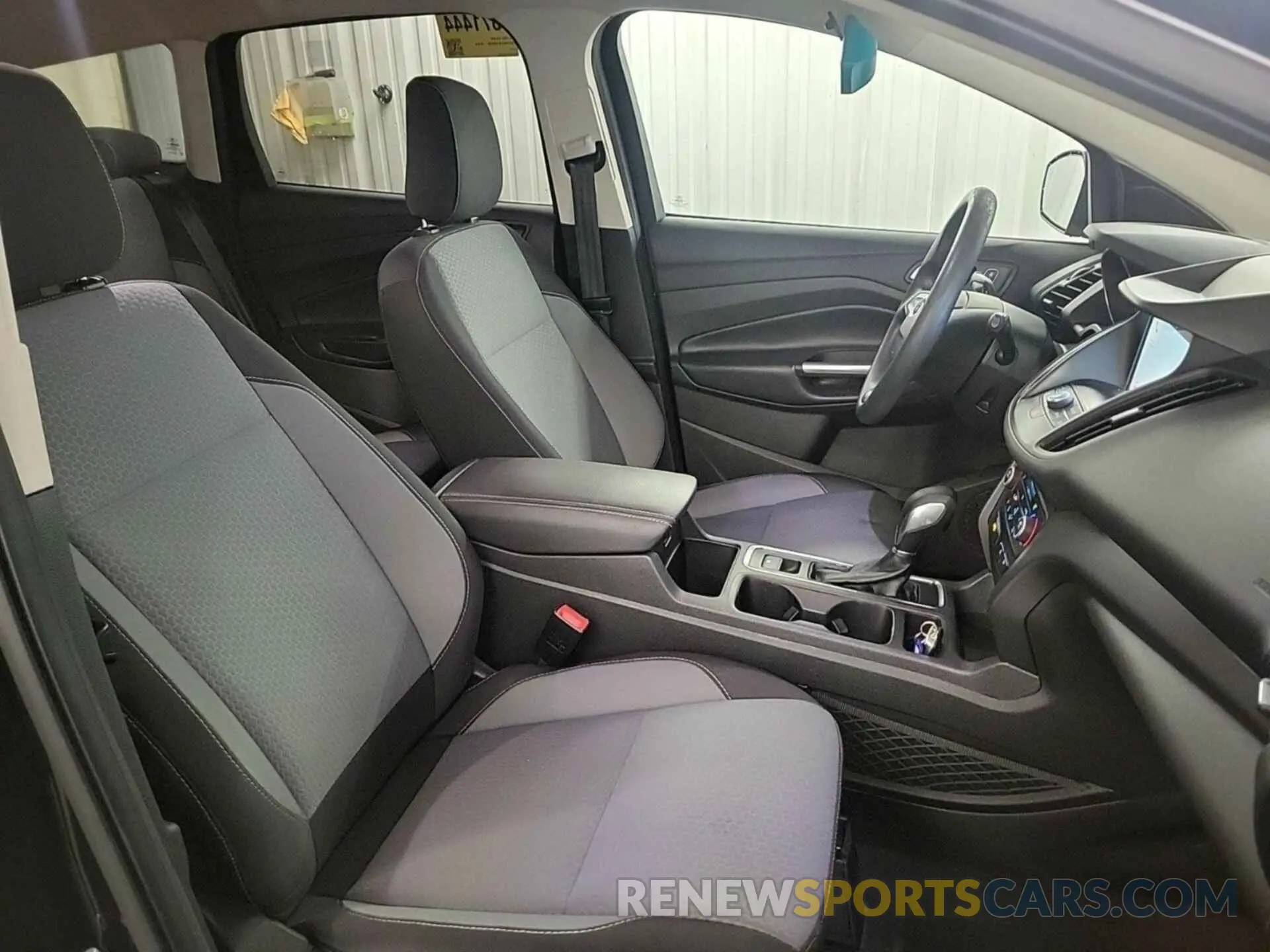 25 Photograph of a damaged car 1FMCU9GD1KUB82300 FORD ESCAPE 2019