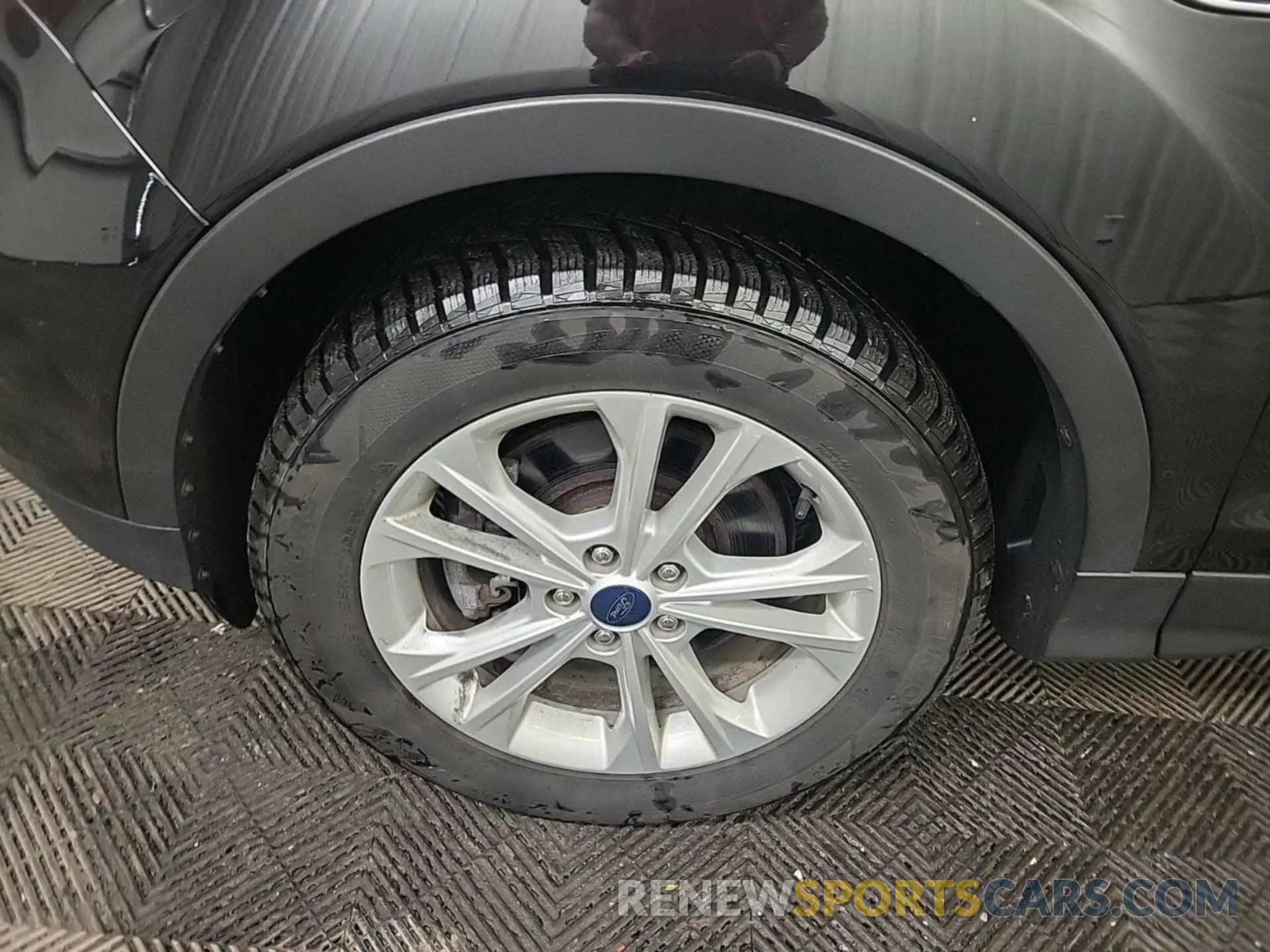 29 Photograph of a damaged car 1FMCU9GD1KUB82300 FORD ESCAPE 2019