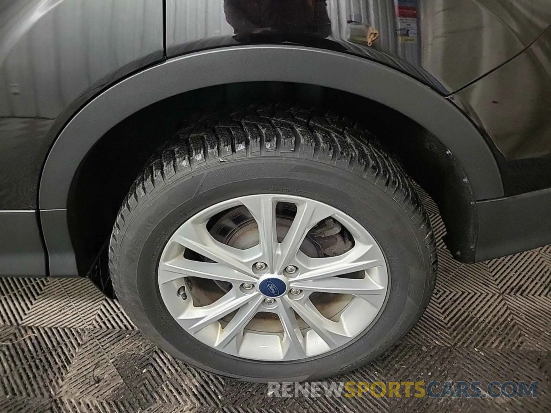 35 Photograph of a damaged car 1FMCU9GD1KUB82300 FORD ESCAPE 2019