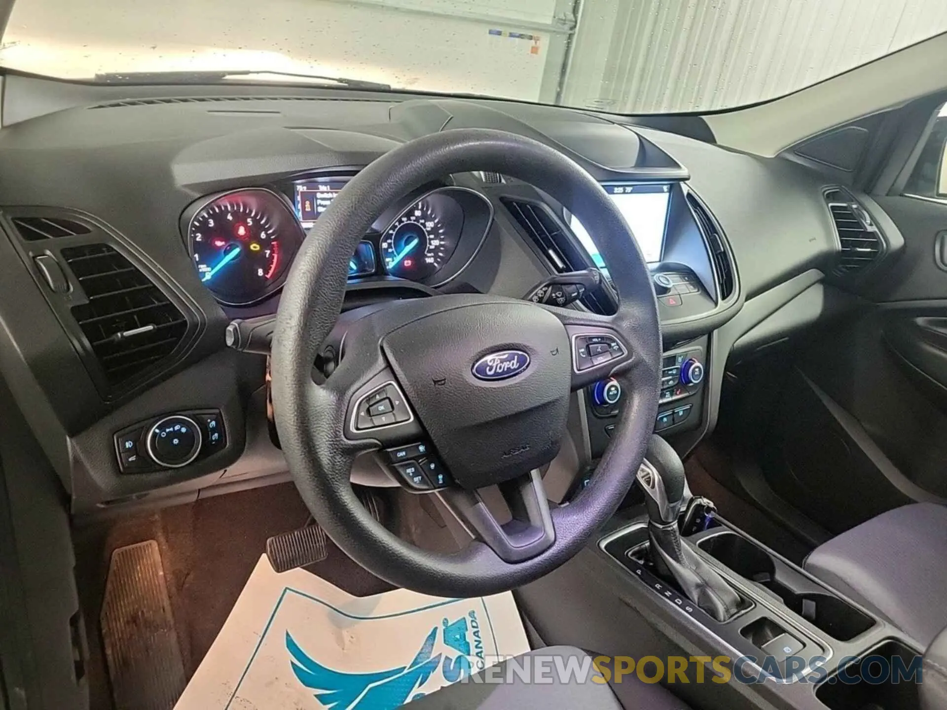 39 Photograph of a damaged car 1FMCU9GD1KUB82300 FORD ESCAPE 2019
