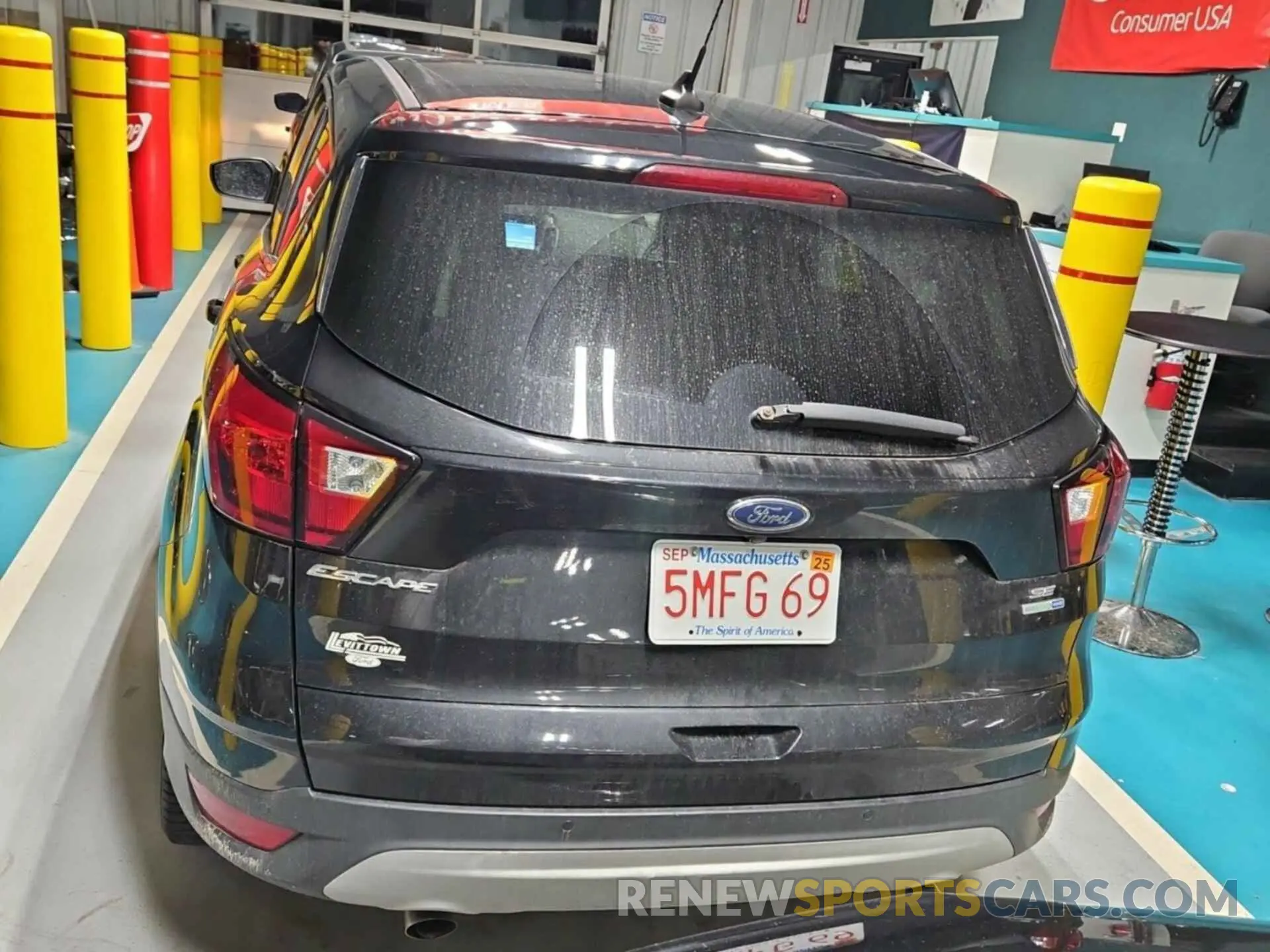 49 Photograph of a damaged car 1FMCU9GD1KUB82300 FORD ESCAPE 2019