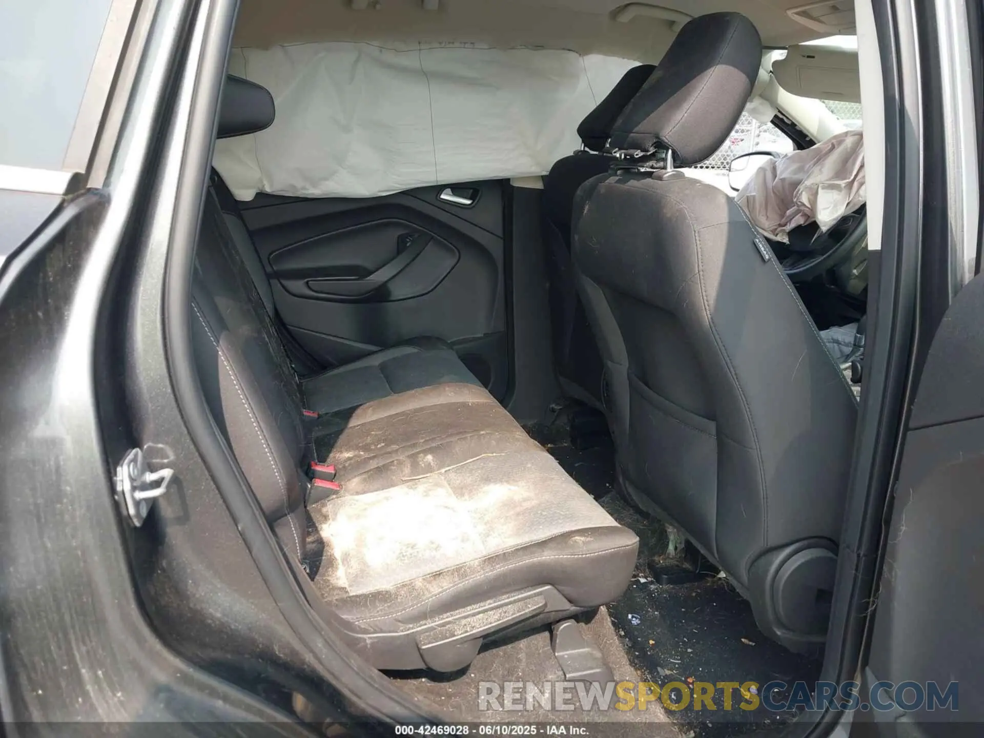 8 Photograph of a damaged car 1FMCU9GD1KUC21855 FORD ESCAPE 2019