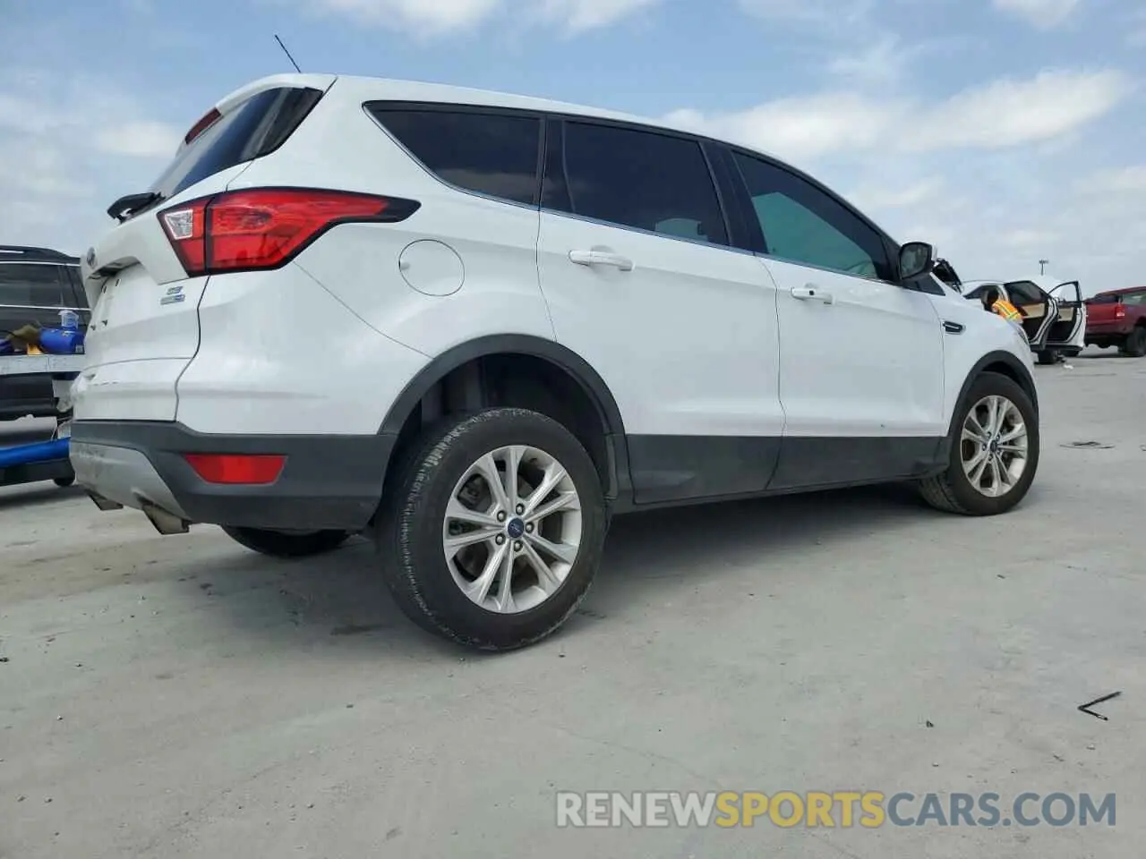 3 Photograph of a damaged car 1FMCU9GD2KUA21566 FORD ESCAPE 2019