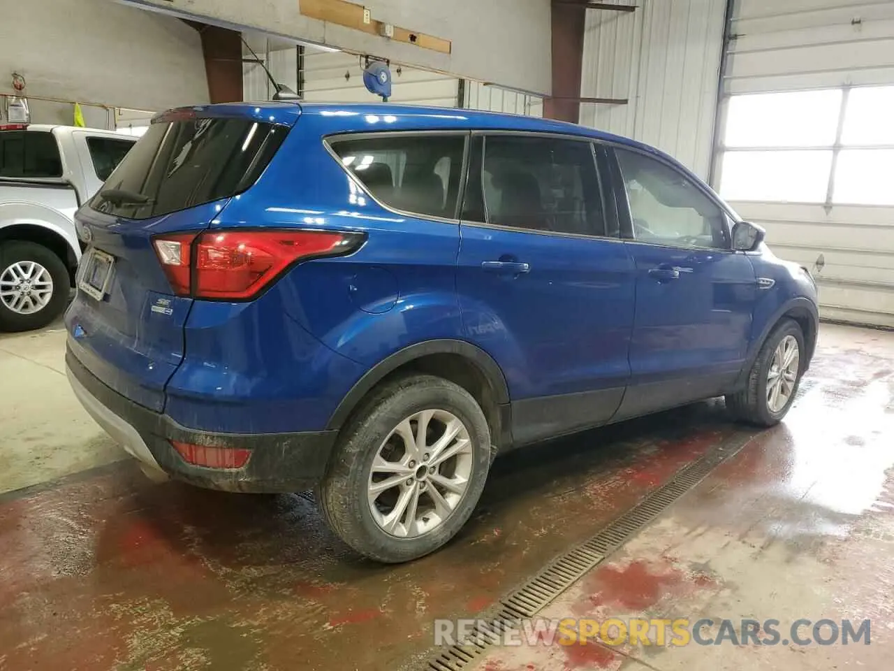 3 Photograph of a damaged car 1FMCU9GD2KUA45169 FORD ESCAPE 2019