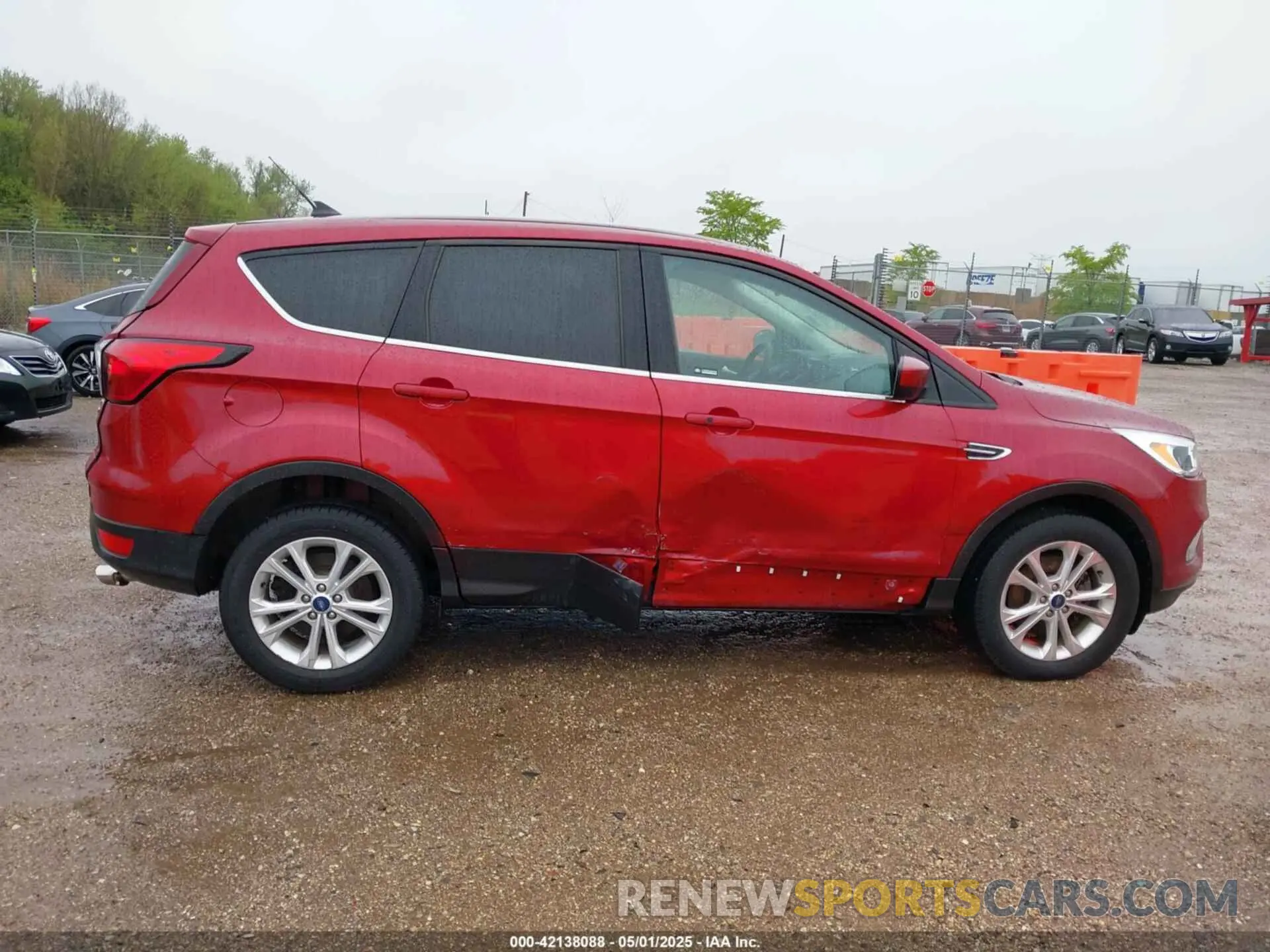 13 Photograph of a damaged car 1FMCU9GD2KUA53319 FORD ESCAPE 2019