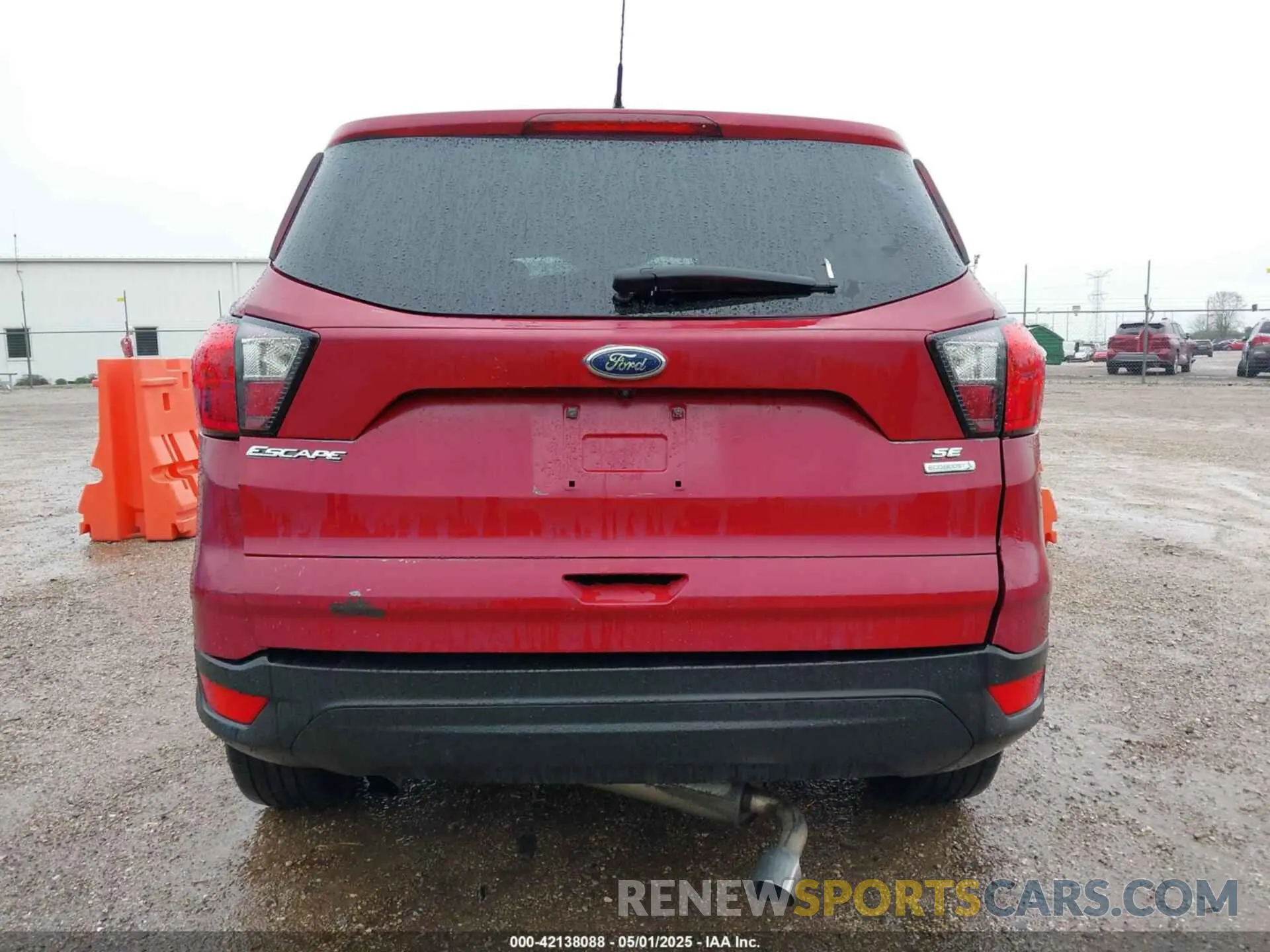 16 Photograph of a damaged car 1FMCU9GD2KUA53319 FORD ESCAPE 2019