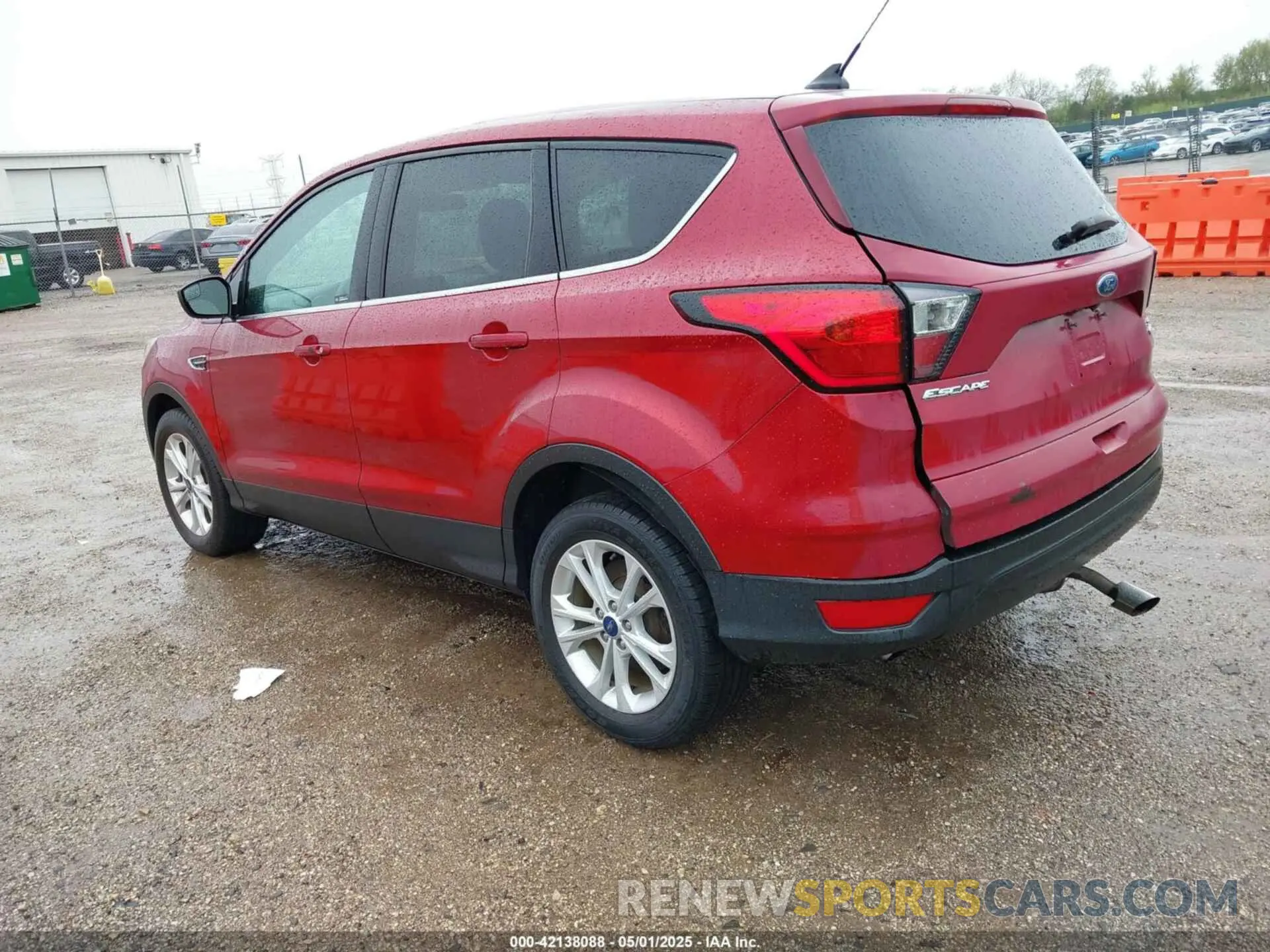 3 Photograph of a damaged car 1FMCU9GD2KUA53319 FORD ESCAPE 2019