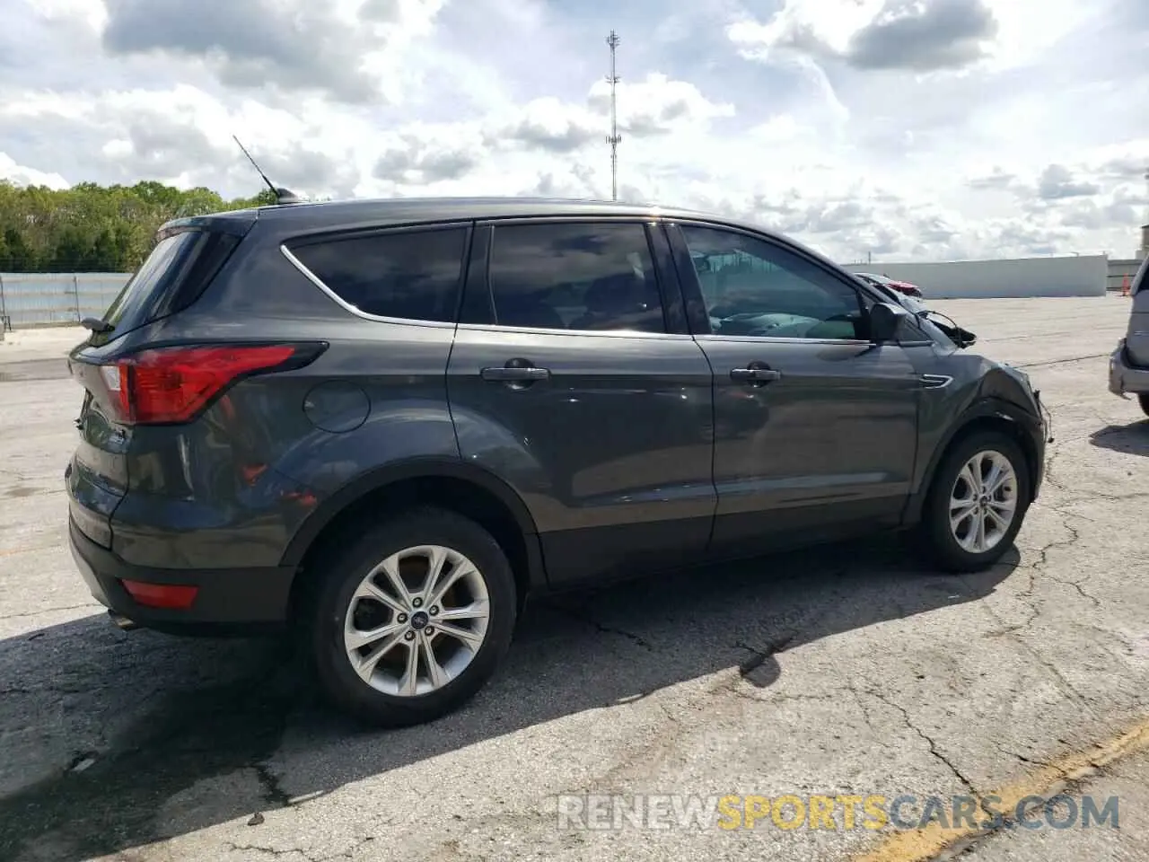 3 Photograph of a damaged car 1FMCU9GD2KUA54065 FORD ESCAPE 2019