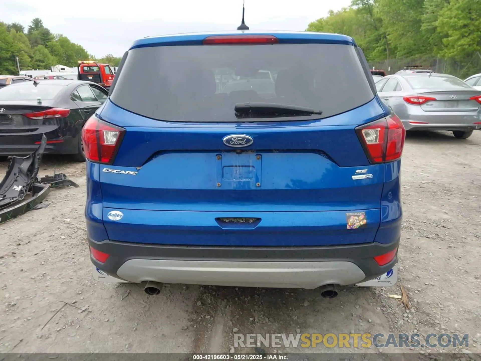 16 Photograph of a damaged car 1FMCU9GD2KUA57922 FORD ESCAPE 2019
