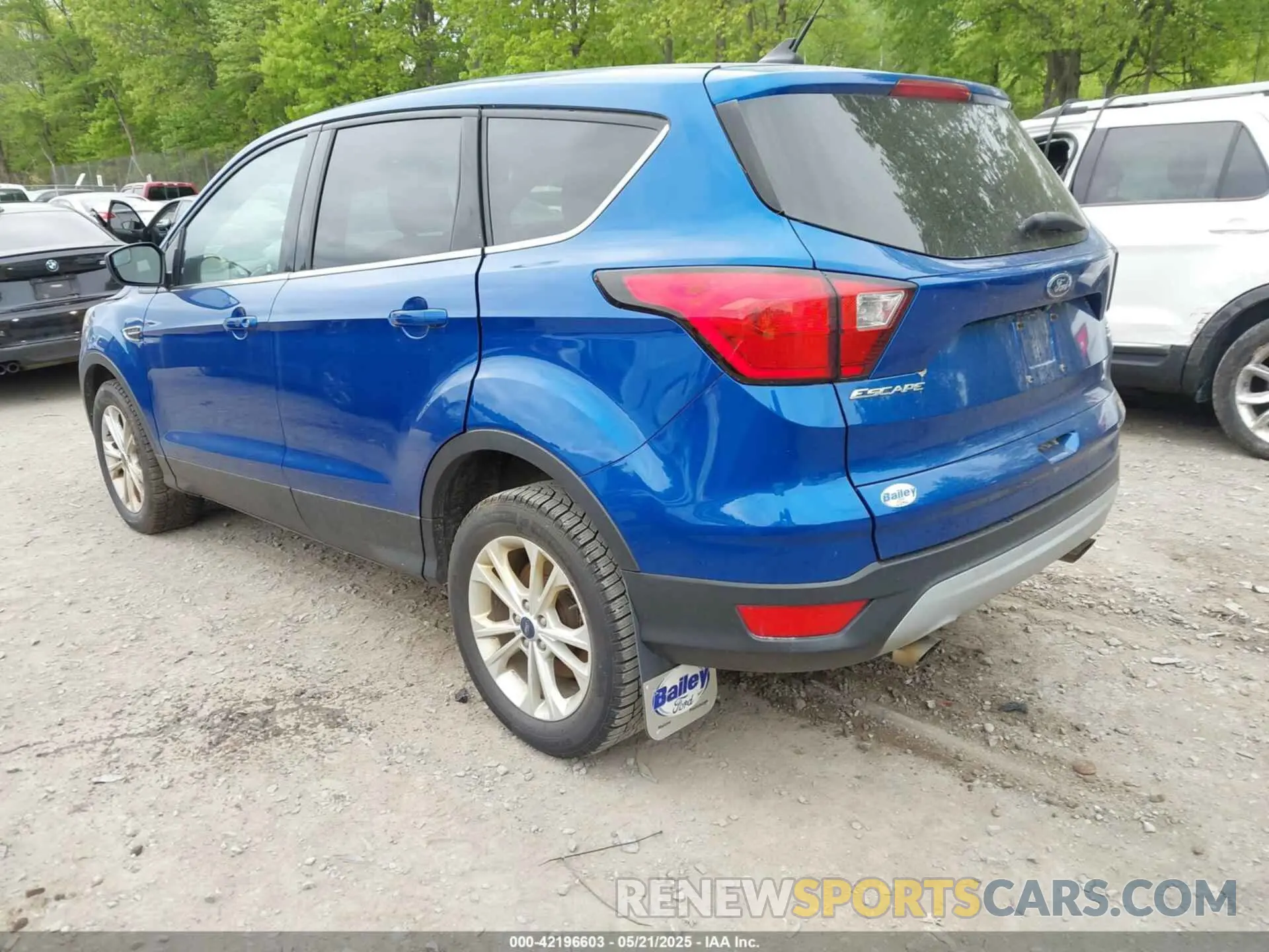 3 Photograph of a damaged car 1FMCU9GD2KUA57922 FORD ESCAPE 2019