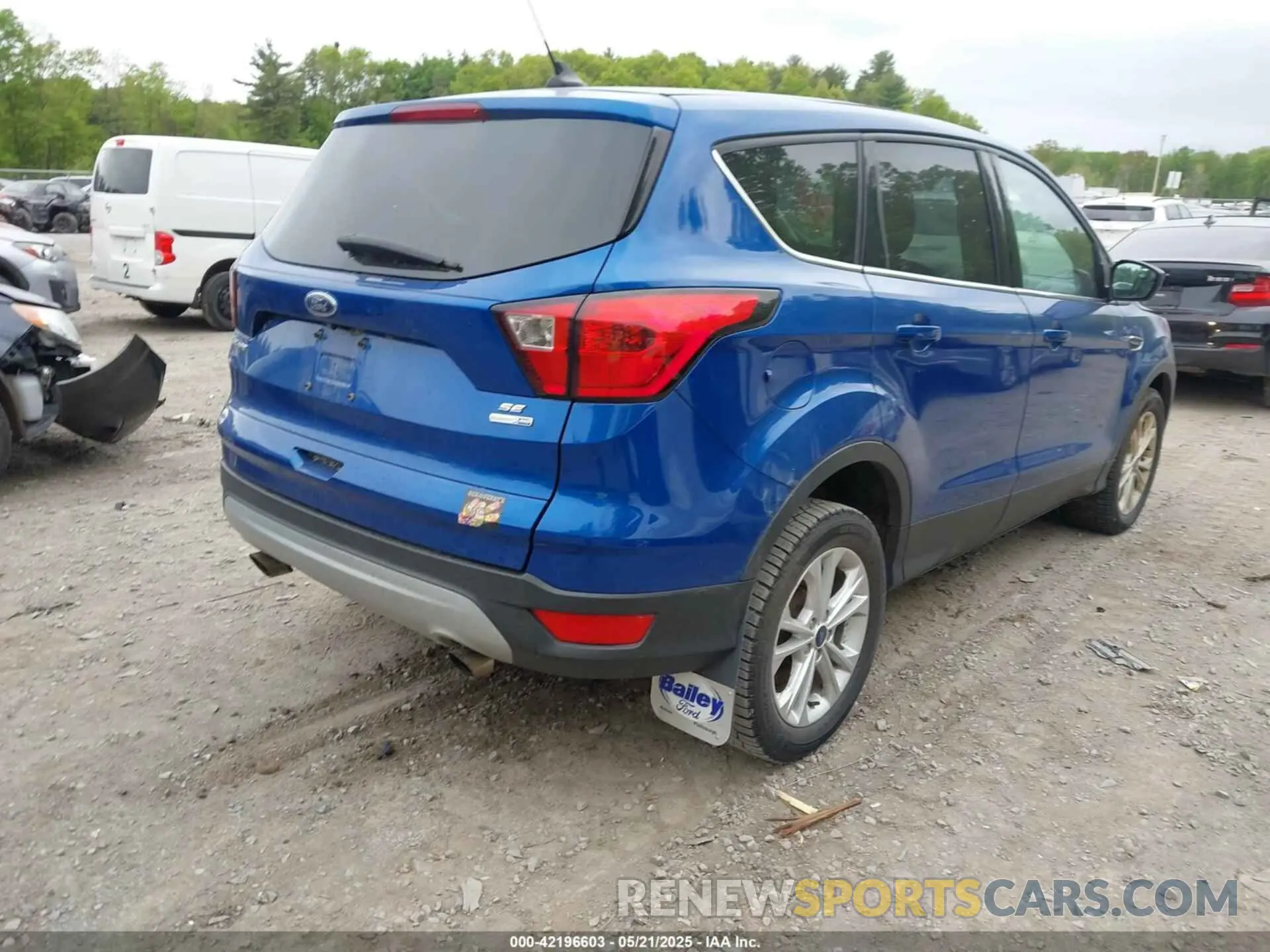 4 Photograph of a damaged car 1FMCU9GD2KUA57922 FORD ESCAPE 2019