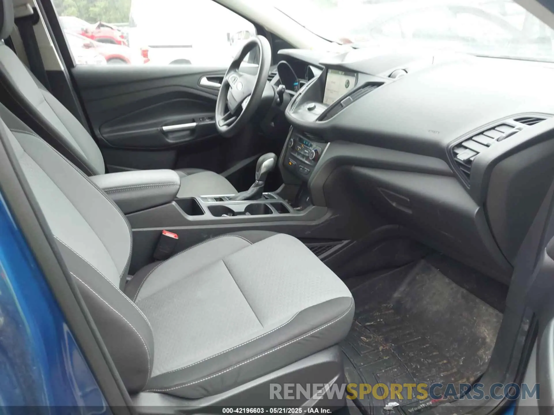5 Photograph of a damaged car 1FMCU9GD2KUA57922 FORD ESCAPE 2019