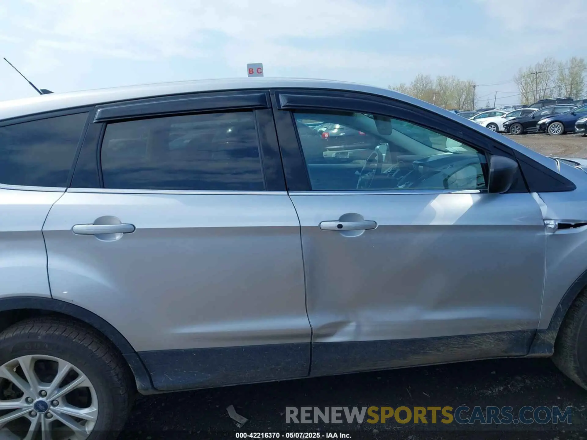13 Photograph of a damaged car 1FMCU9GD2KUA60321 FORD ESCAPE 2019