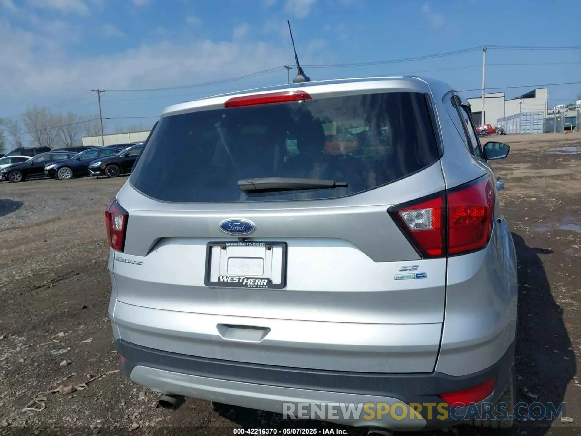 16 Photograph of a damaged car 1FMCU9GD2KUA60321 FORD ESCAPE 2019