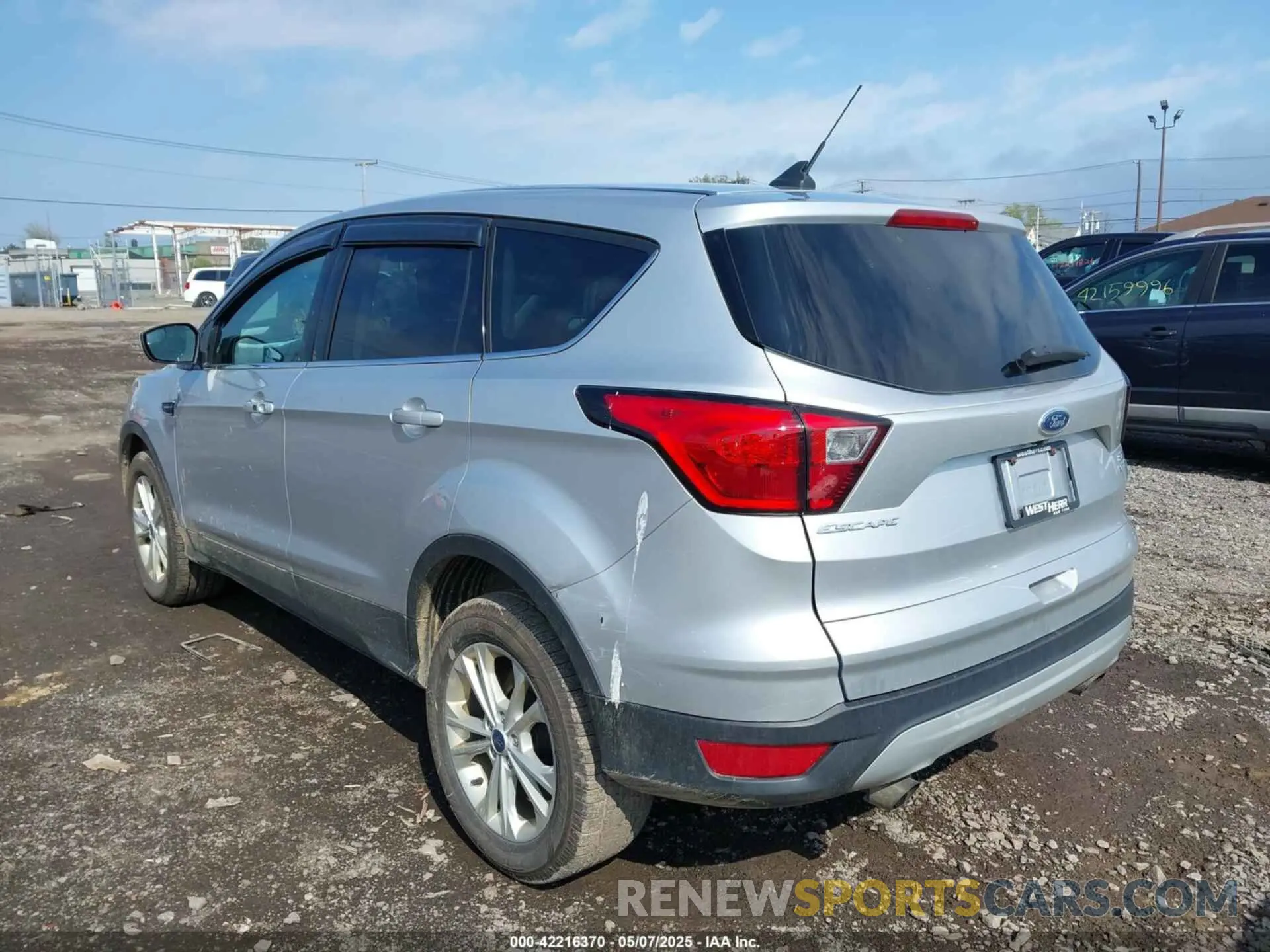 3 Photograph of a damaged car 1FMCU9GD2KUA60321 FORD ESCAPE 2019