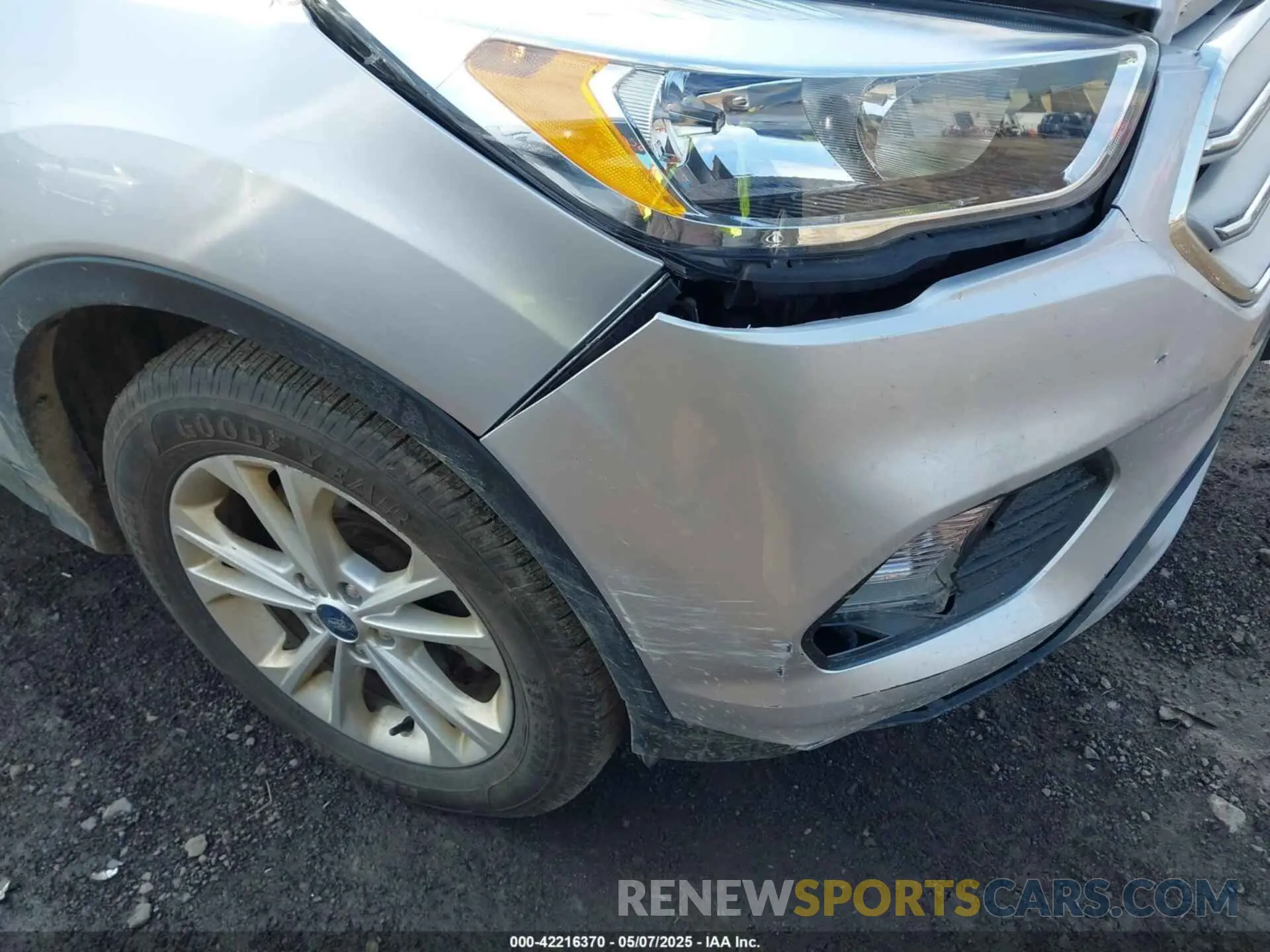 6 Photograph of a damaged car 1FMCU9GD2KUA60321 FORD ESCAPE 2019