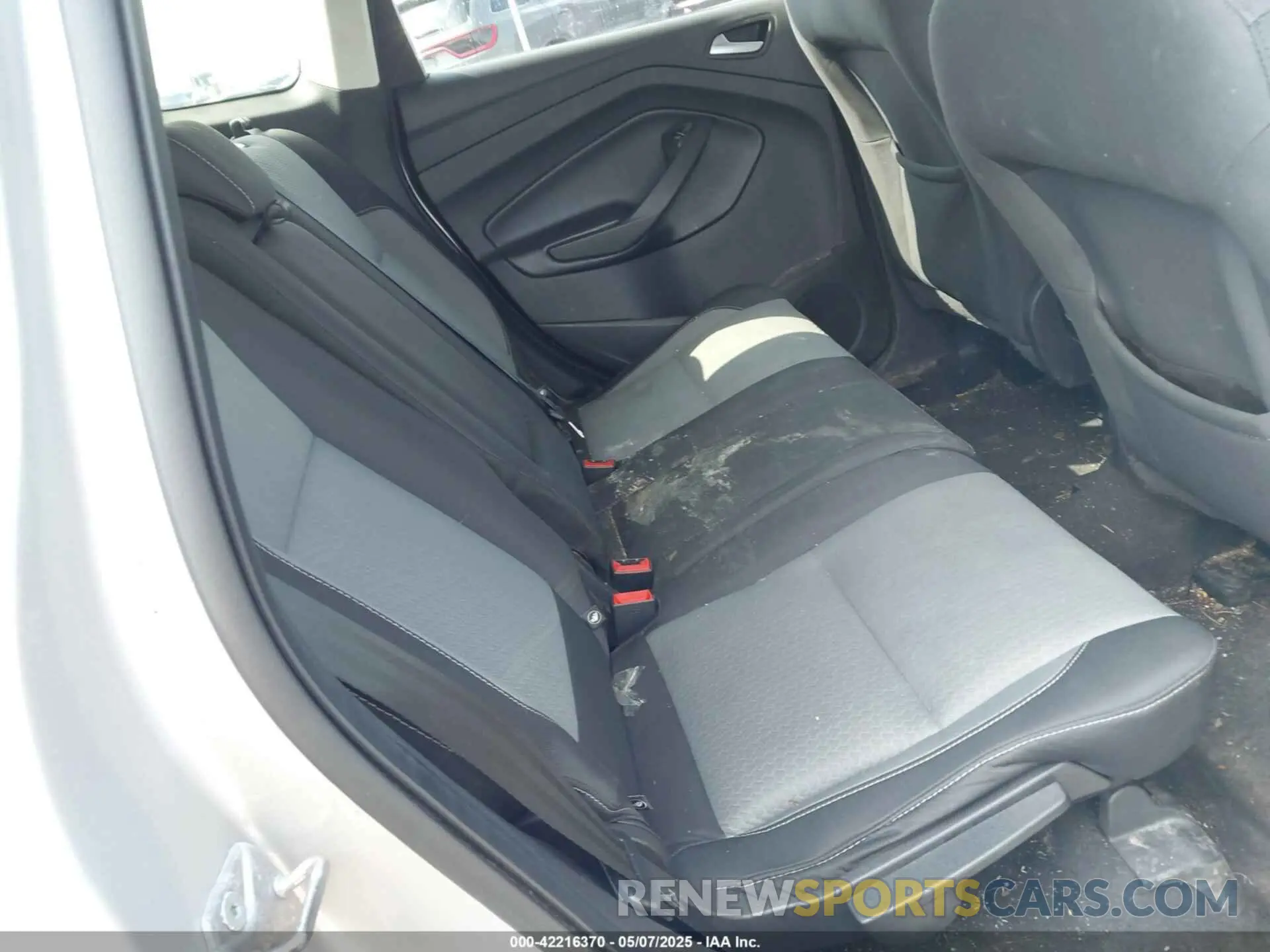8 Photograph of a damaged car 1FMCU9GD2KUA60321 FORD ESCAPE 2019