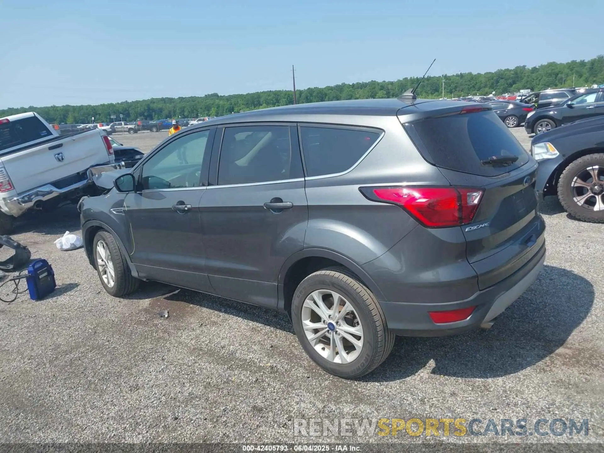 14 Photograph of a damaged car 1FMCU9GD2KUB21957 FORD ESCAPE 2019