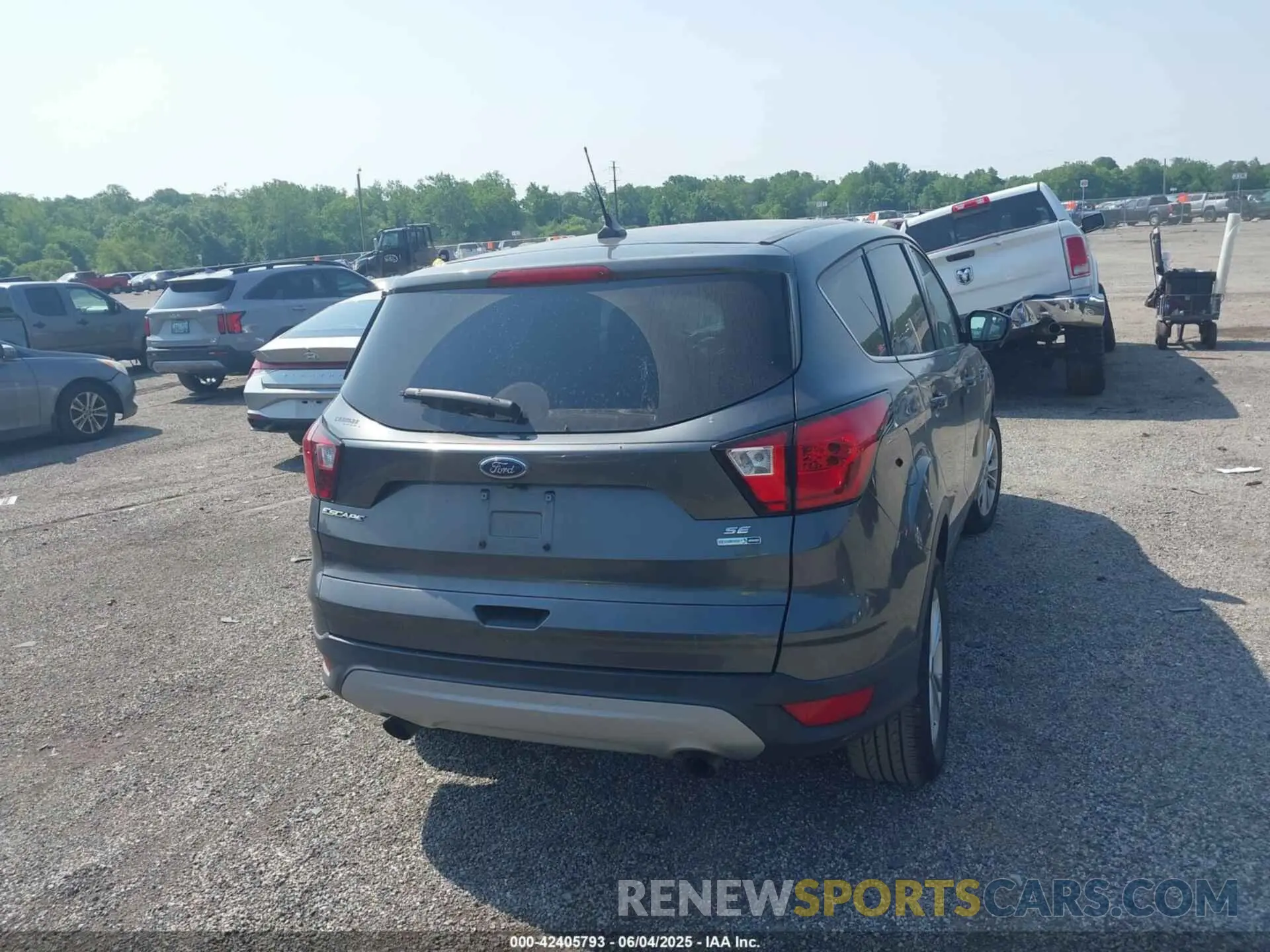 16 Photograph of a damaged car 1FMCU9GD2KUB21957 FORD ESCAPE 2019
