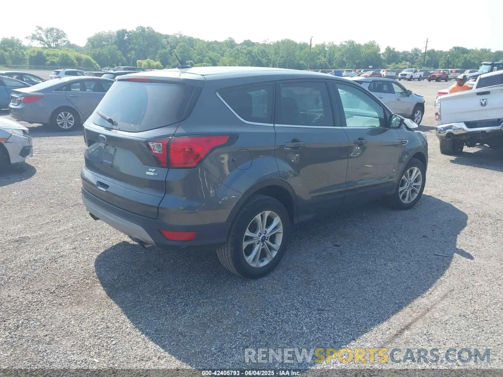 4 Photograph of a damaged car 1FMCU9GD2KUB21957 FORD ESCAPE 2019