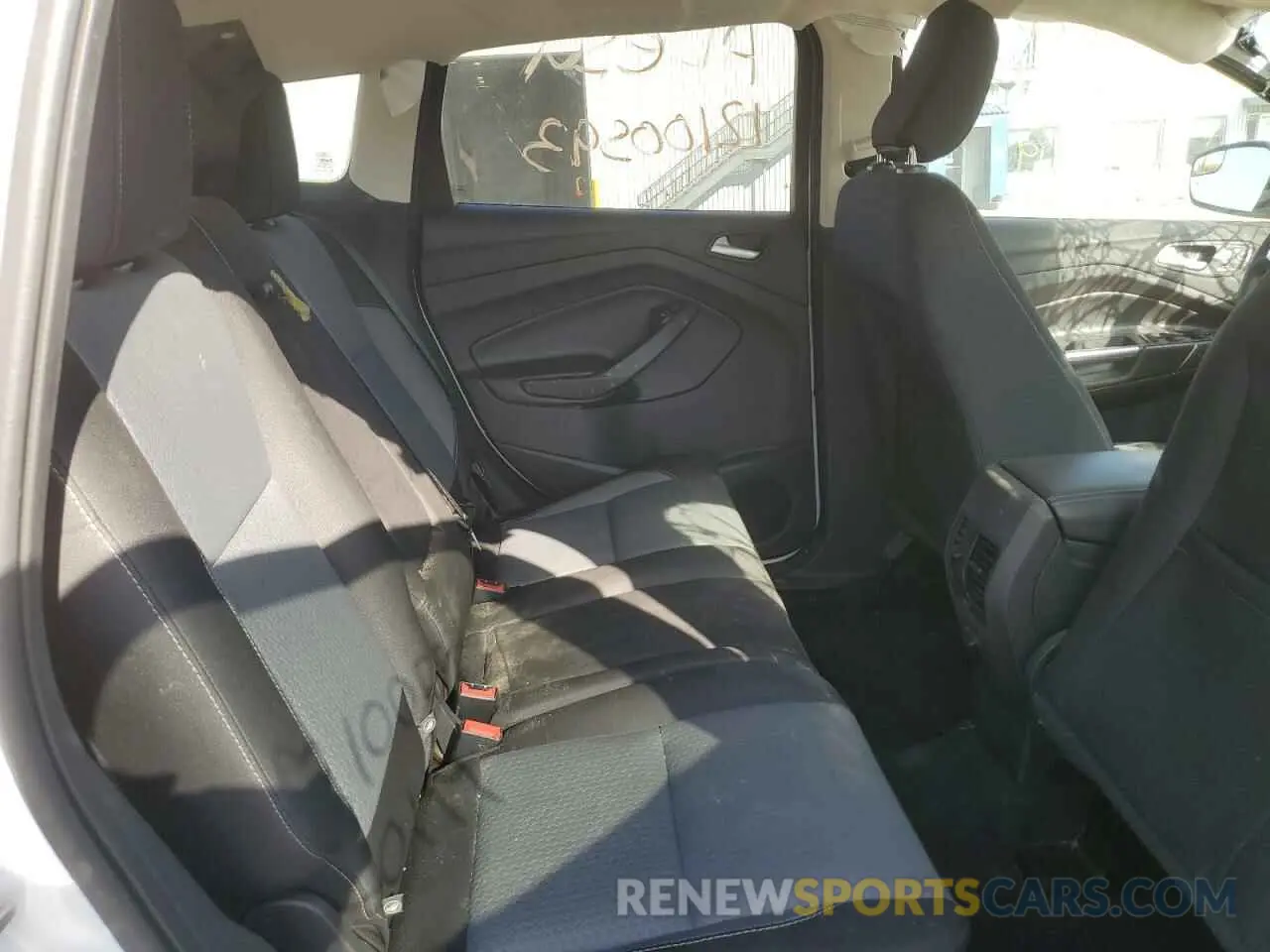 10 Photograph of a damaged car 1FMCU9GD2KUB40119 FORD ESCAPE 2019