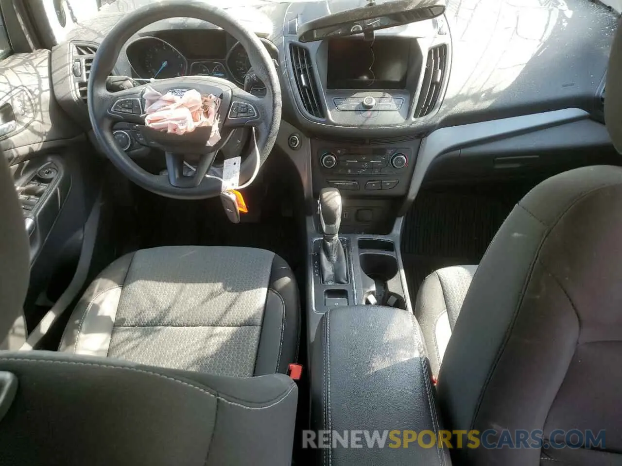 8 Photograph of a damaged car 1FMCU9GD2KUB40119 FORD ESCAPE 2019