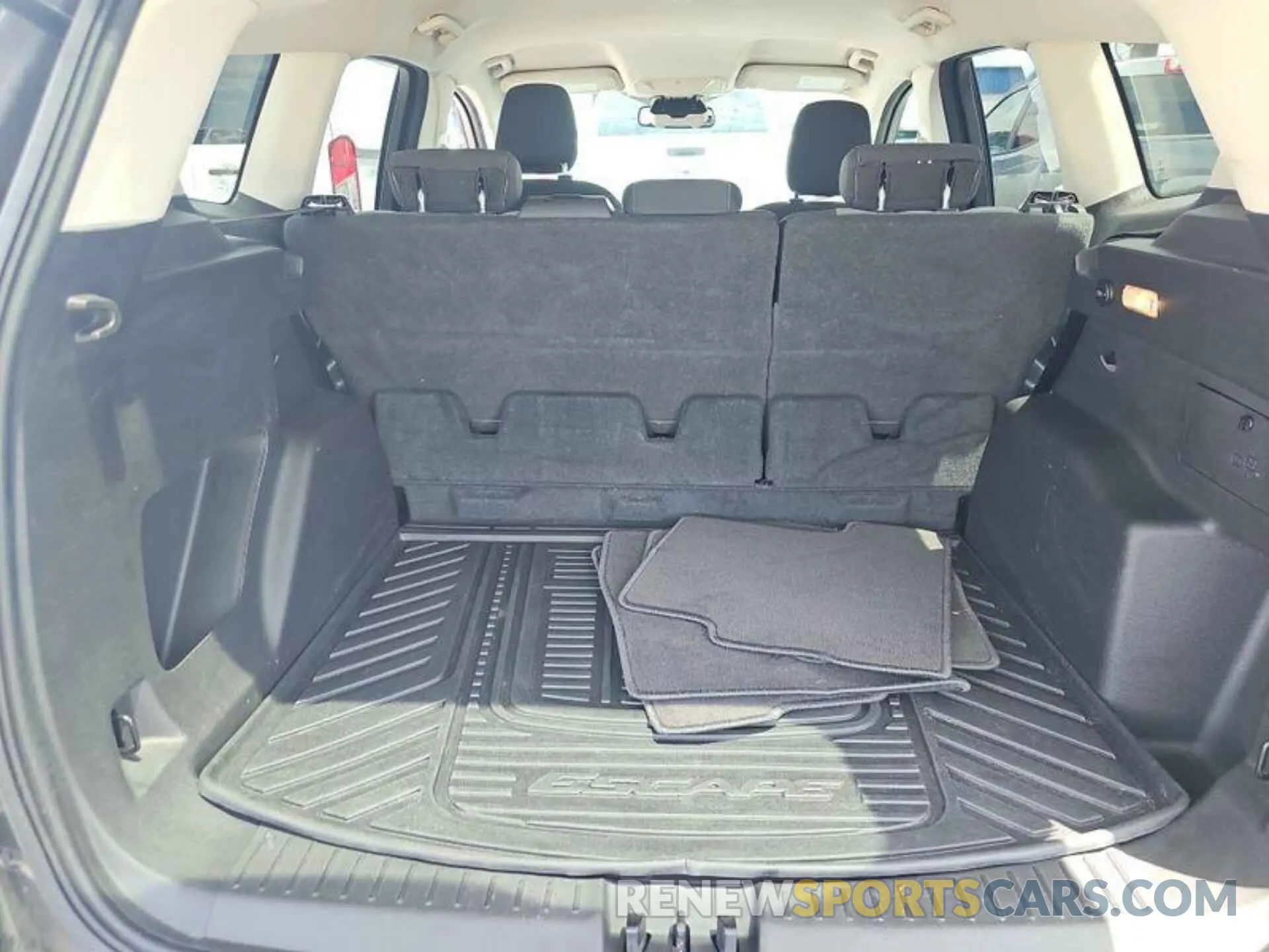 19 Photograph of a damaged car 1FMCU9GD2KUB65151 FORD ESCAPE 2019