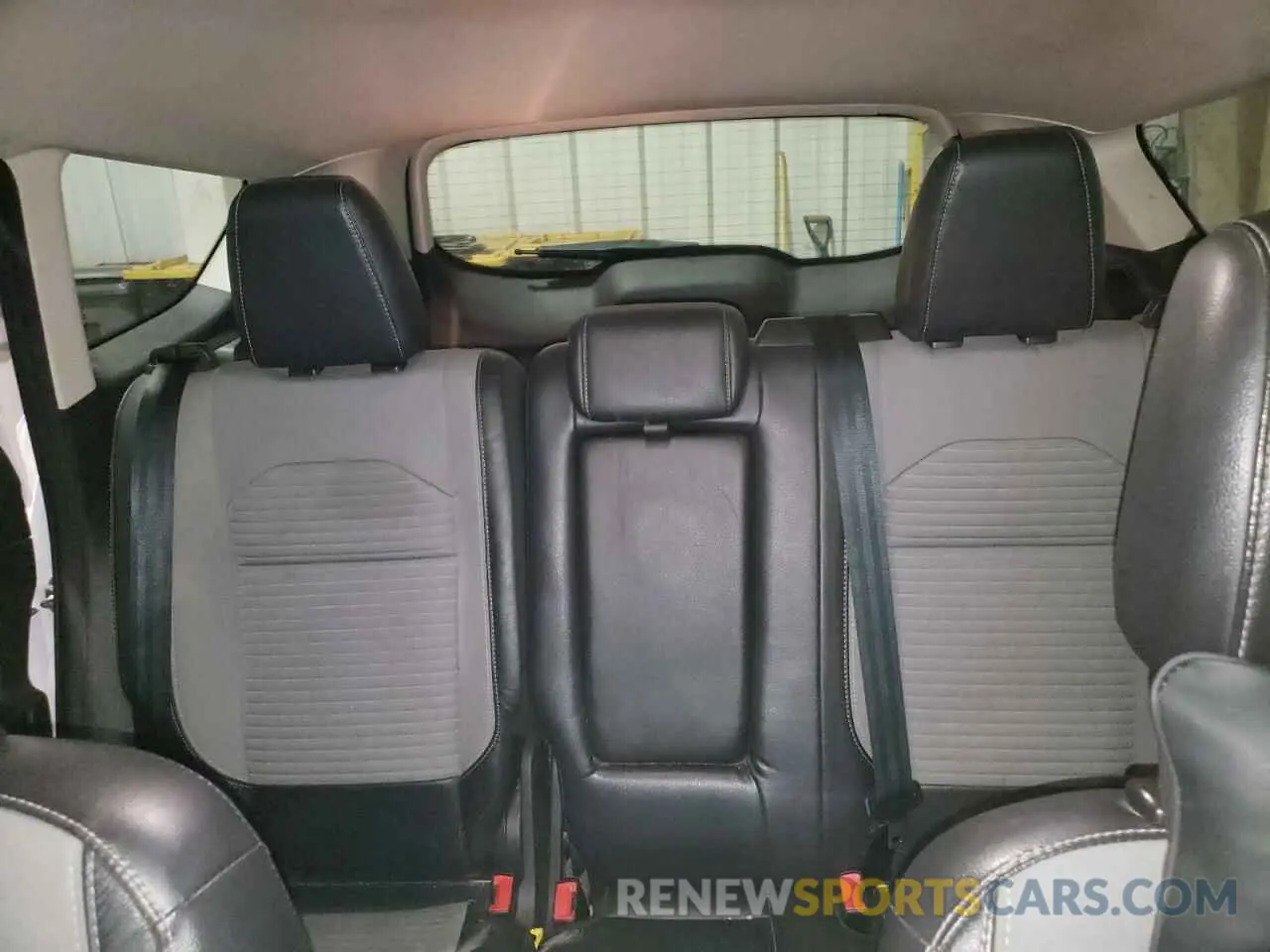 10 Photograph of a damaged car 1FMCU9GD2KUB80992 FORD ESCAPE 2019