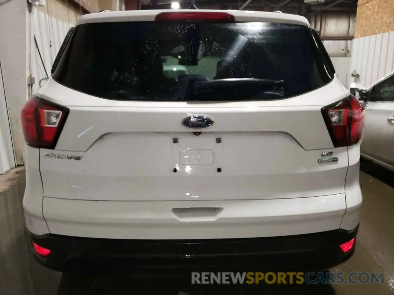 6 Photograph of a damaged car 1FMCU9GD2KUB80992 FORD ESCAPE 2019