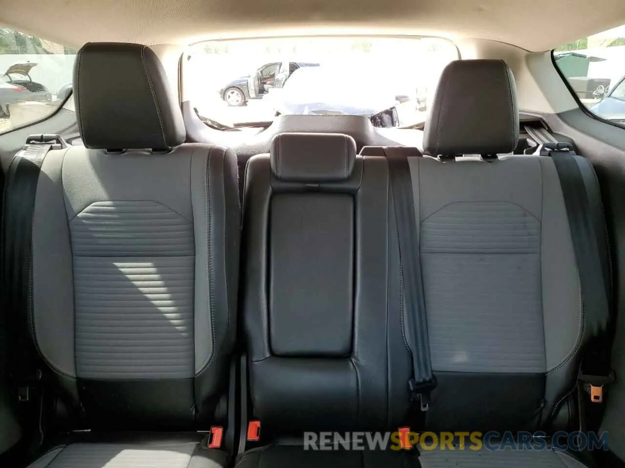 10 Photograph of a damaged car 1FMCU9GD2KUB99302 FORD ESCAPE 2019