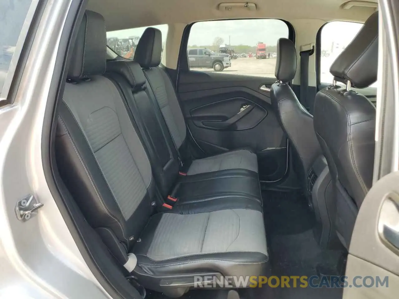 11 Photograph of a damaged car 1FMCU9GD2KUC06135 FORD ESCAPE 2019