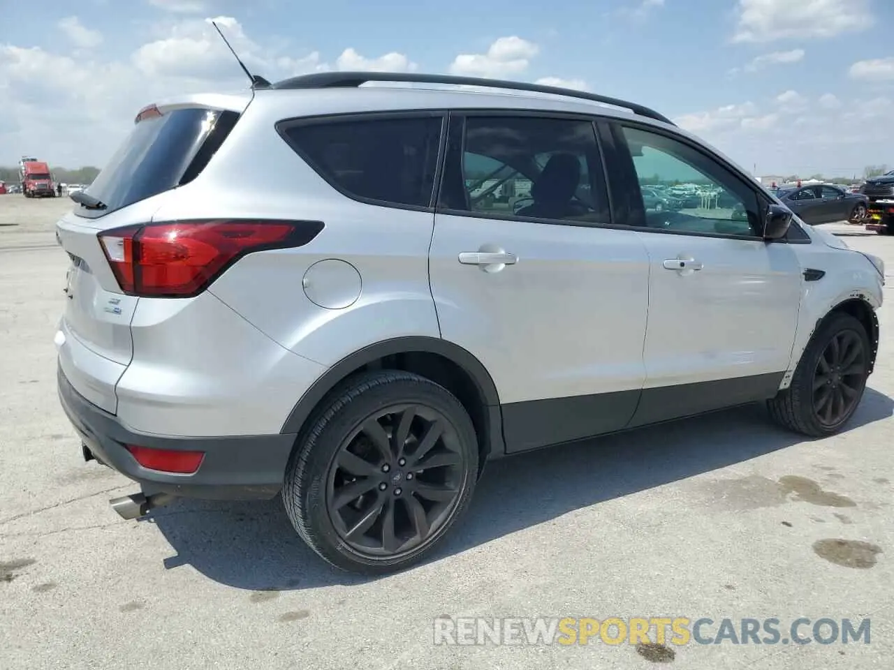 3 Photograph of a damaged car 1FMCU9GD2KUC06135 FORD ESCAPE 2019