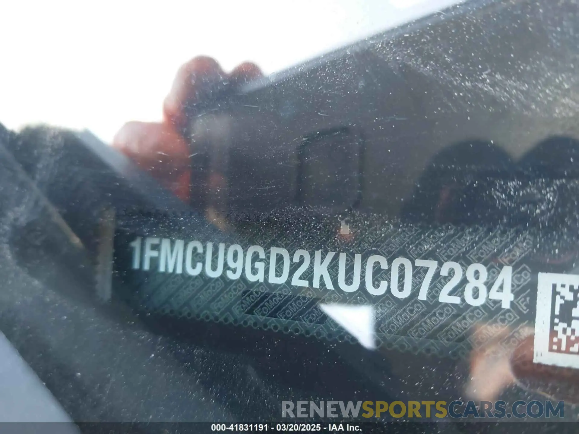 4 Photograph of a damaged car 1FMCU9GD2KUC07284 FORD ESCAPE 2019