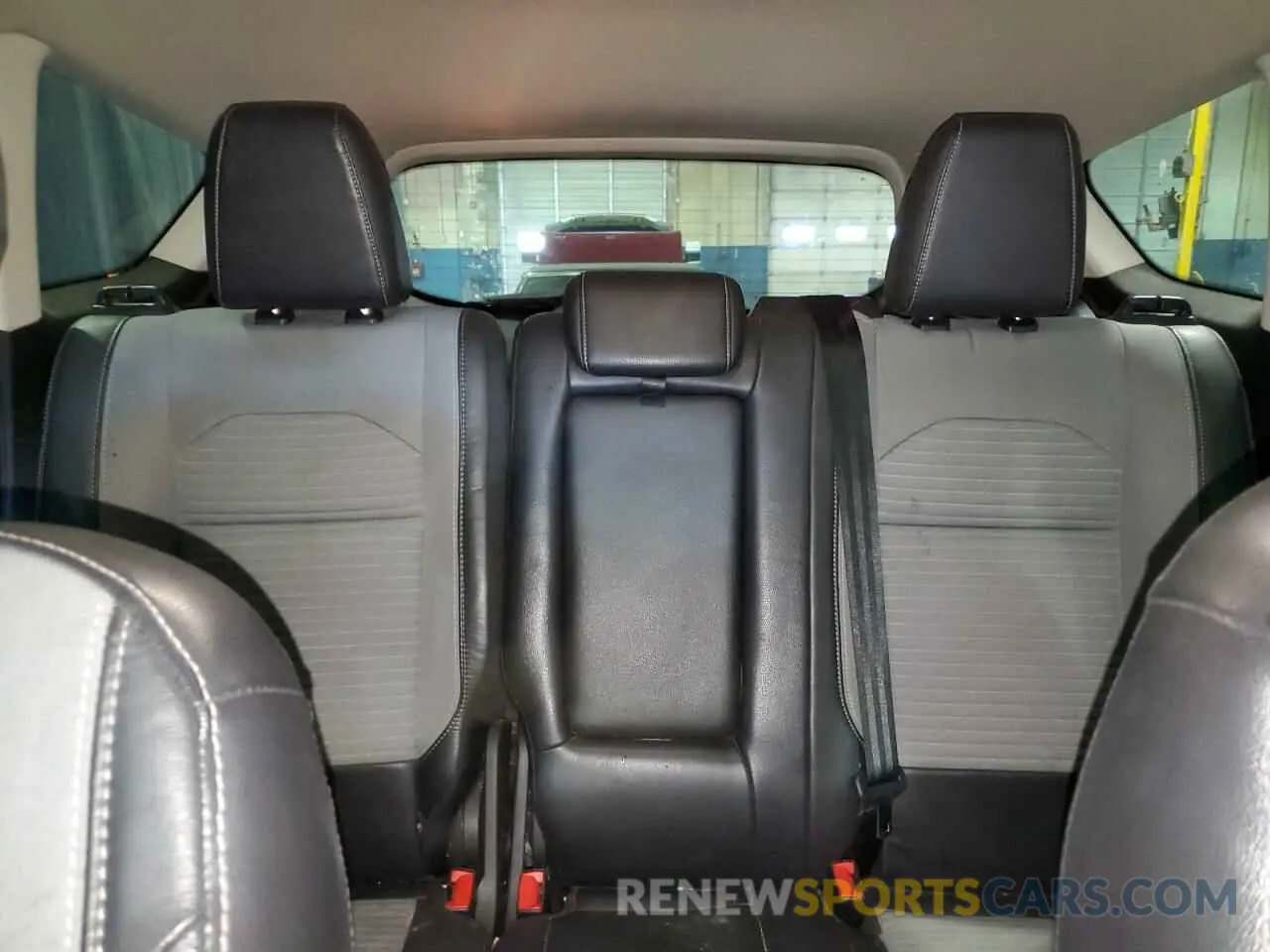 10 Photograph of a damaged car 1FMCU9GD3KUA22337 FORD ESCAPE 2019