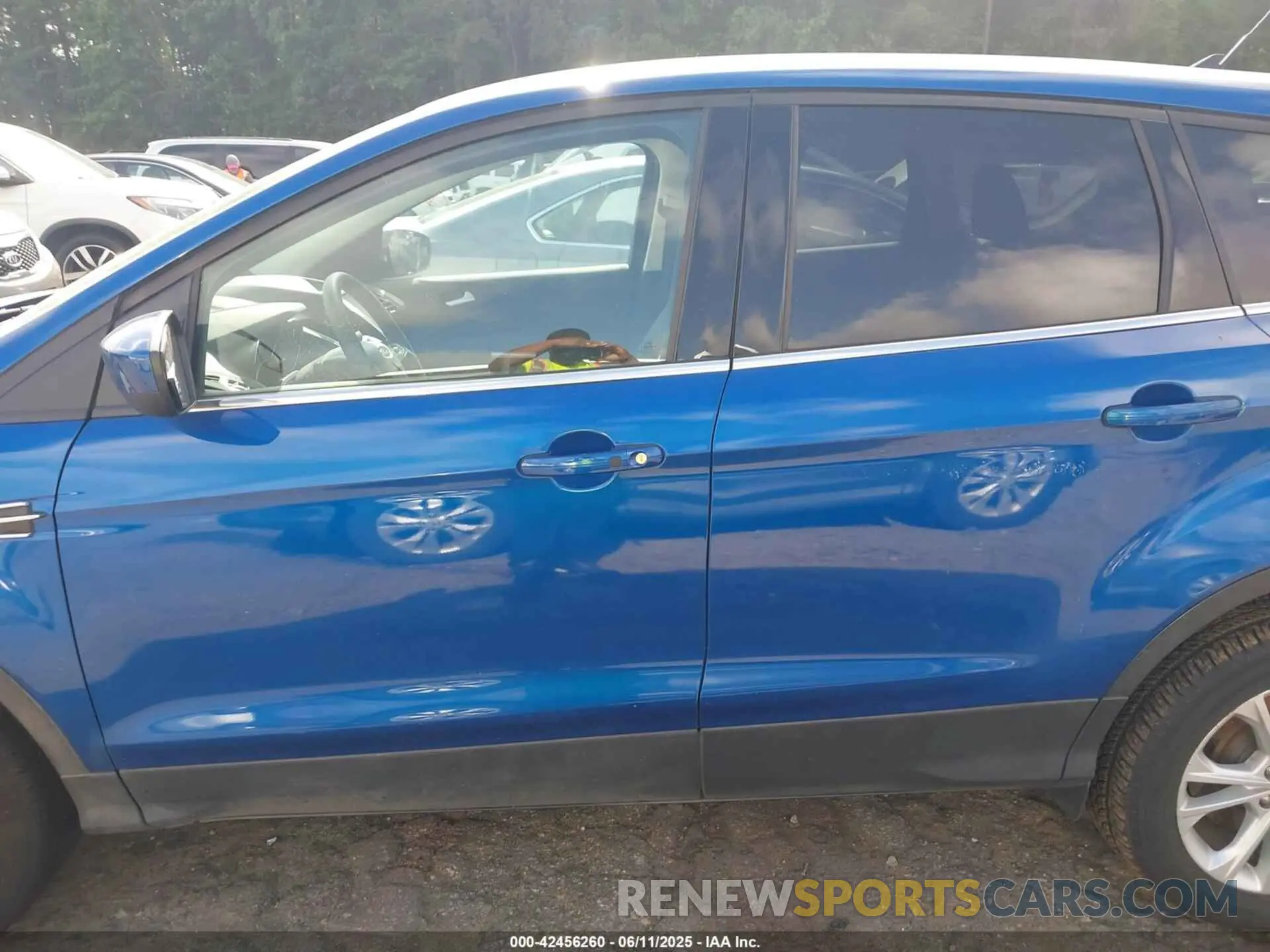 14 Photograph of a damaged car 1FMCU9GD3KUA29305 FORD ESCAPE 2019