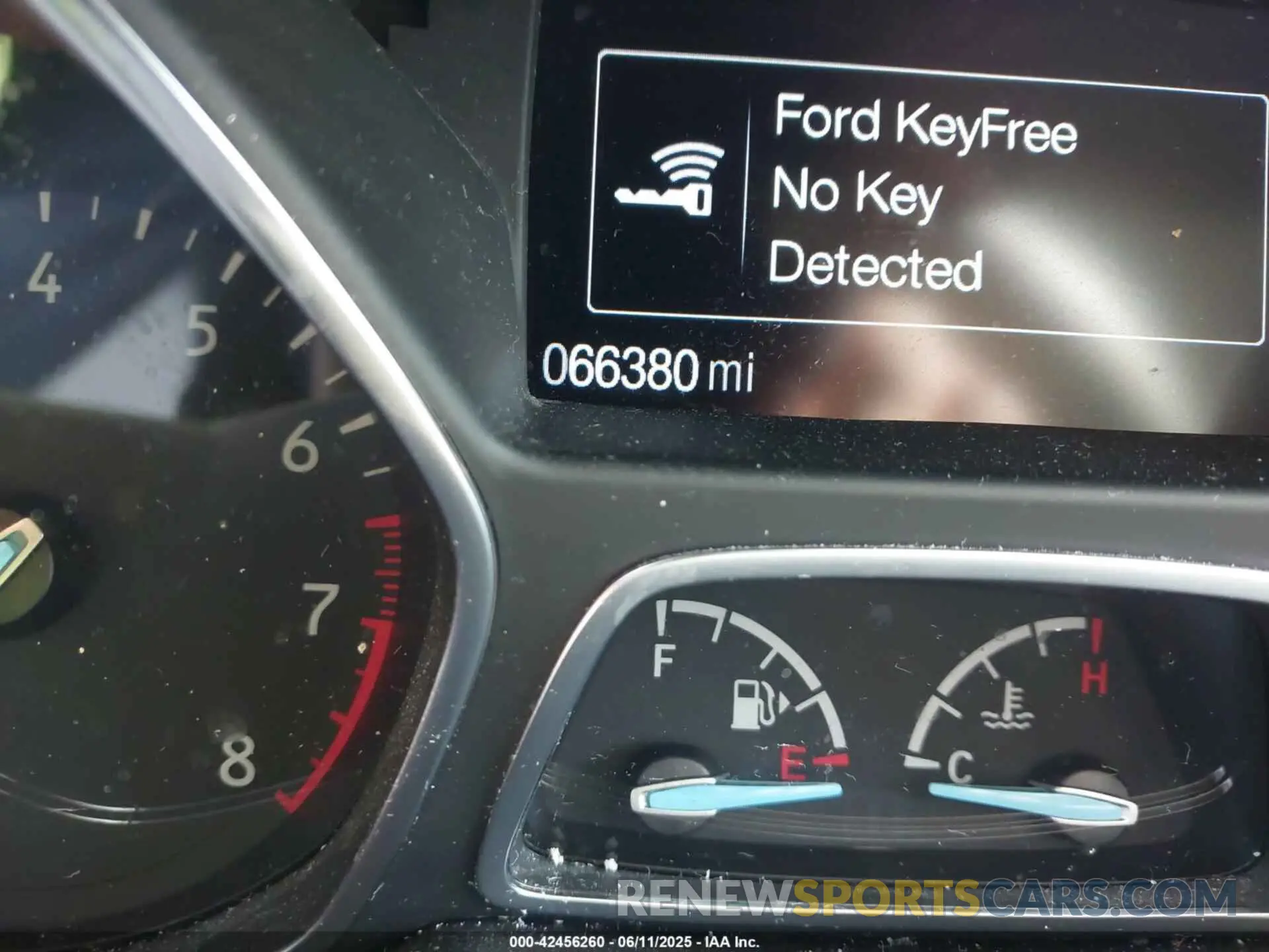 15 Photograph of a damaged car 1FMCU9GD3KUA29305 FORD ESCAPE 2019