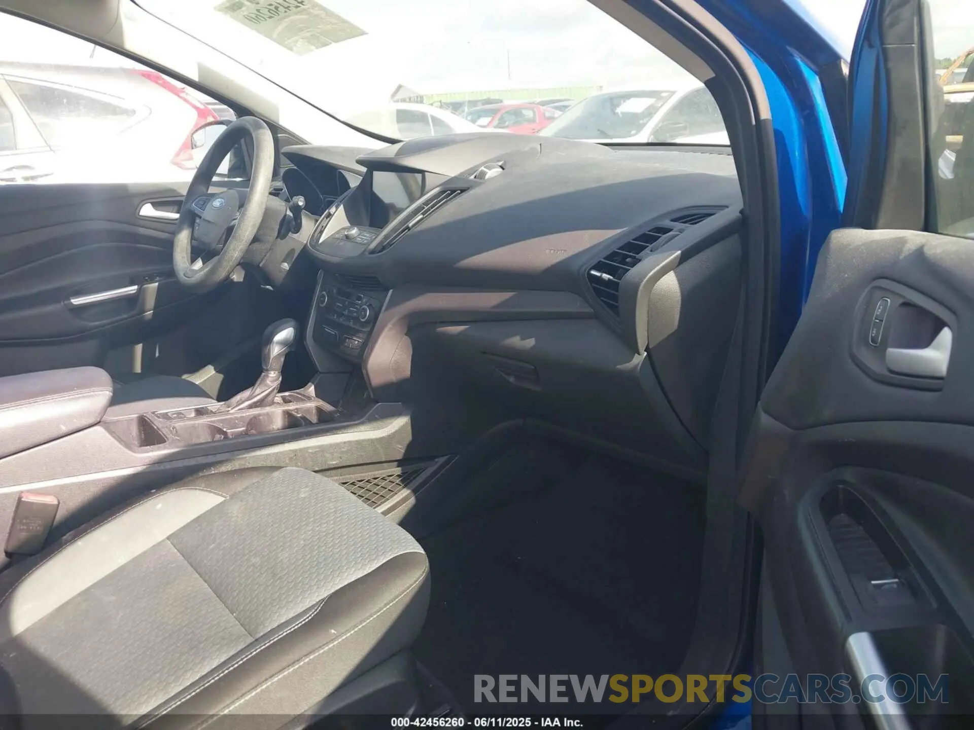 5 Photograph of a damaged car 1FMCU9GD3KUA29305 FORD ESCAPE 2019
