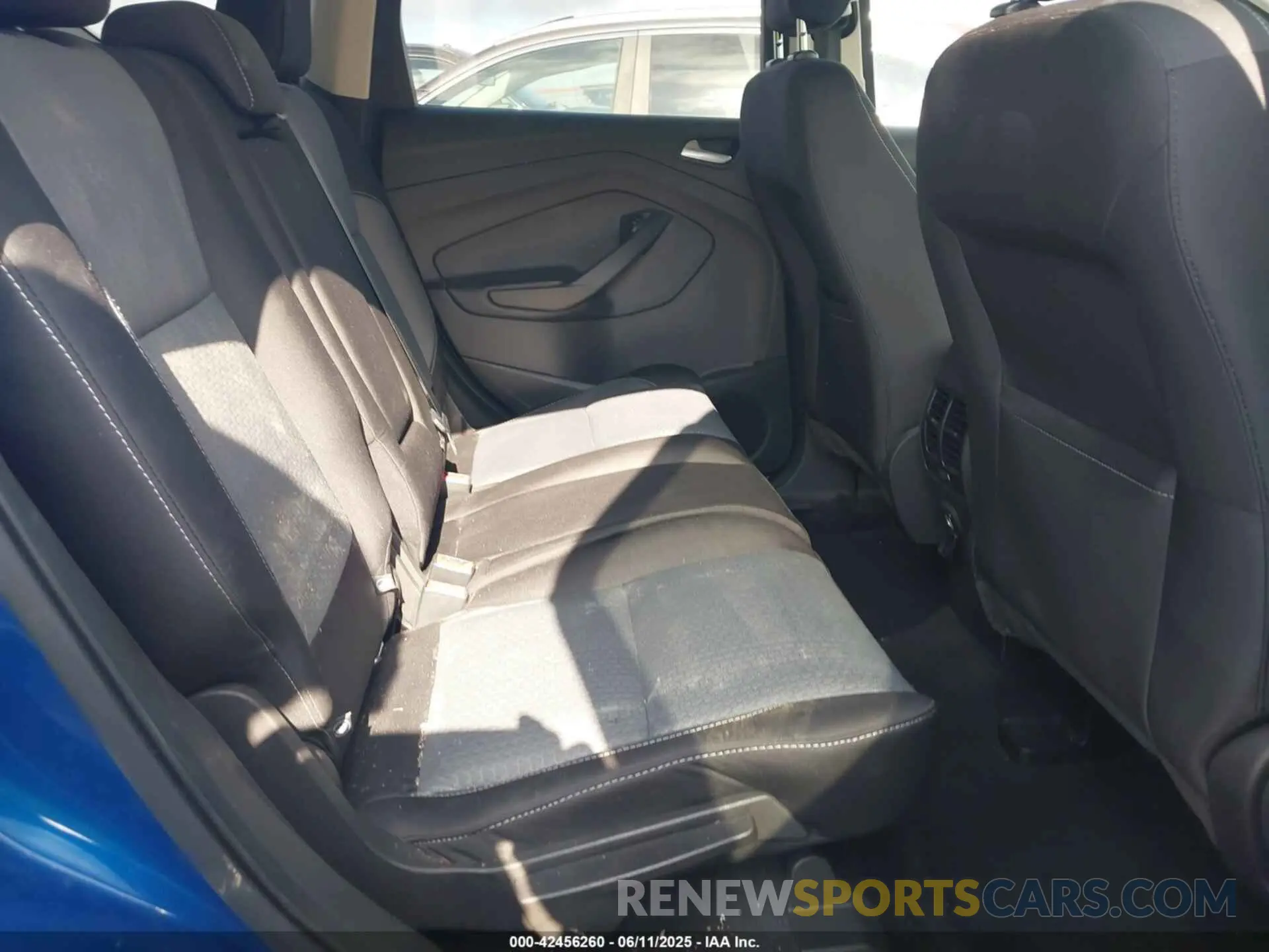 8 Photograph of a damaged car 1FMCU9GD3KUA29305 FORD ESCAPE 2019