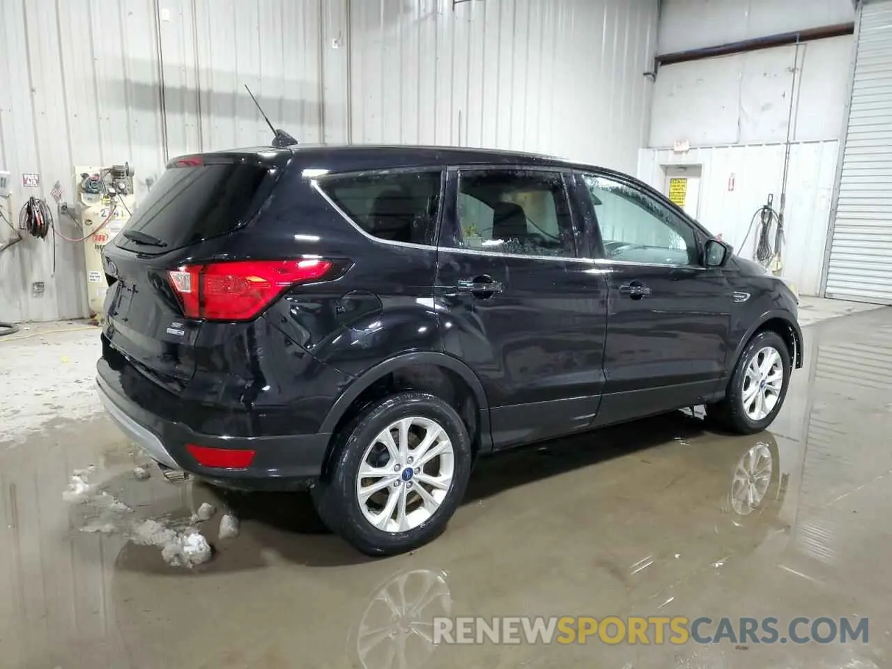 3 Photograph of a damaged car 1FMCU9GD3KUA37405 FORD ESCAPE 2019