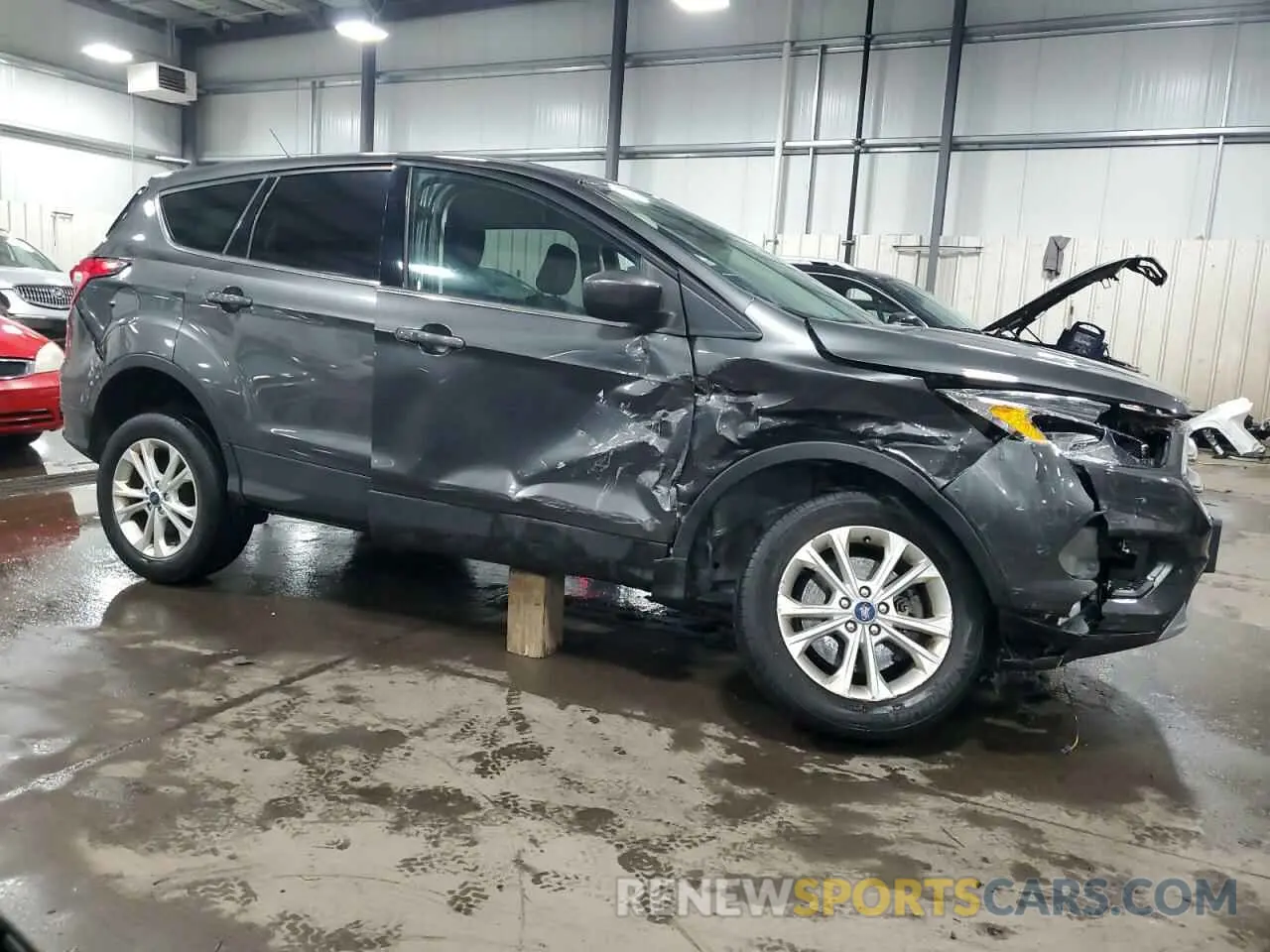 4 Photograph of a damaged car 1FMCU9GD3KUA41776 FORD ESCAPE 2019