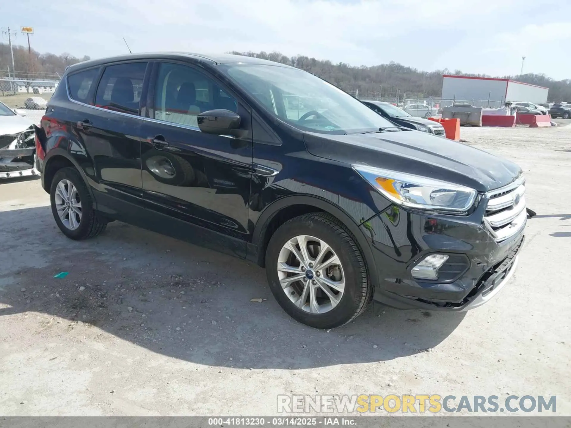 1 Photograph of a damaged car 1FMCU9GD3KUA61333 FORD ESCAPE 2019