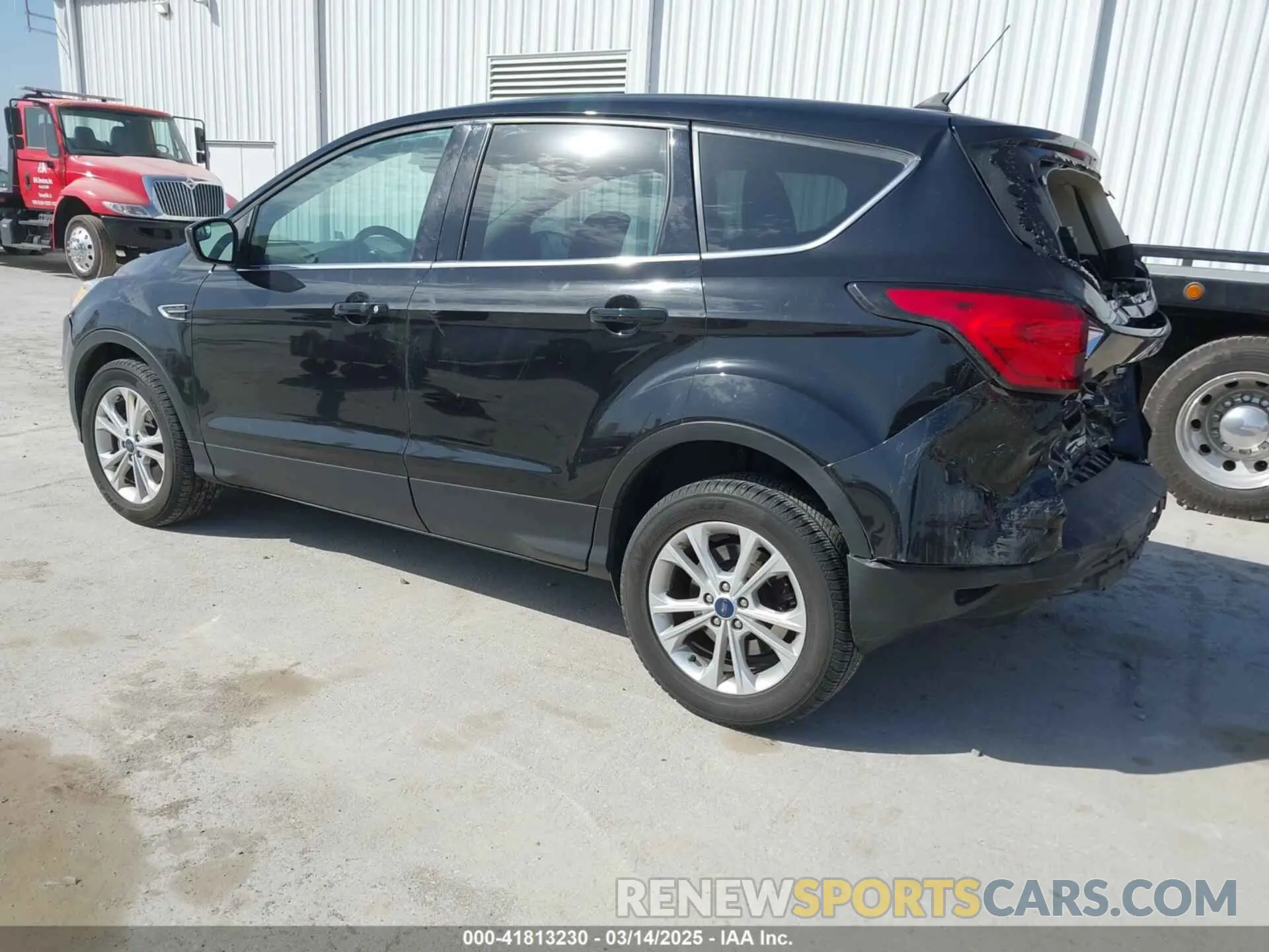 3 Photograph of a damaged car 1FMCU9GD3KUA61333 FORD ESCAPE 2019