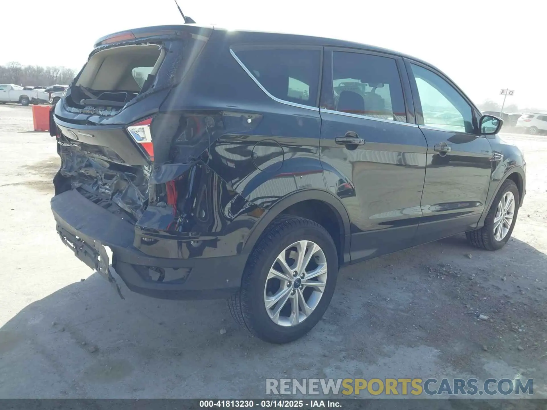 4 Photograph of a damaged car 1FMCU9GD3KUA61333 FORD ESCAPE 2019