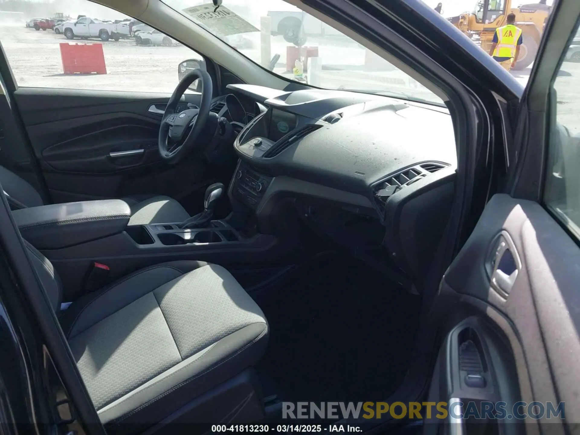5 Photograph of a damaged car 1FMCU9GD3KUA61333 FORD ESCAPE 2019