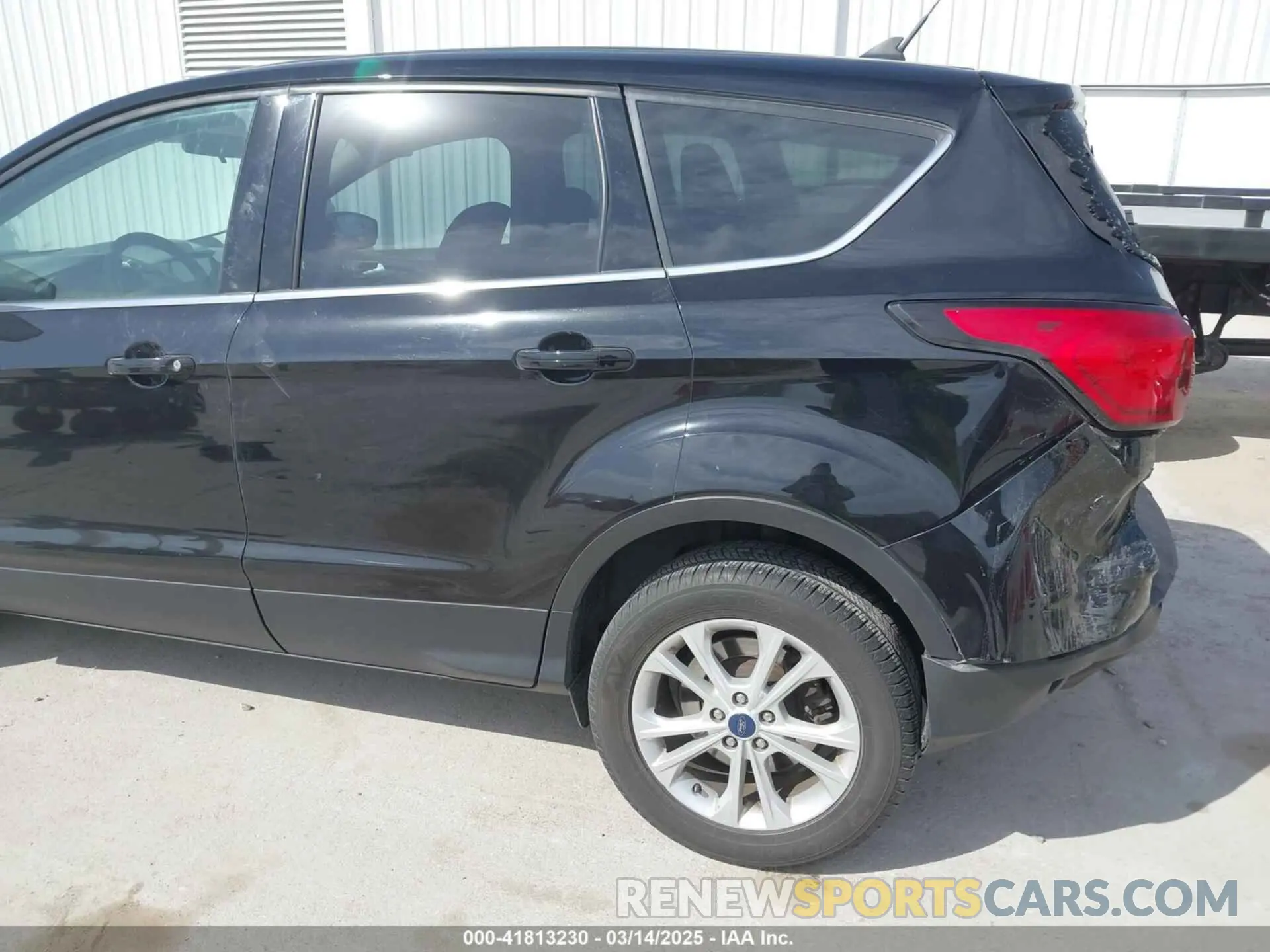 6 Photograph of a damaged car 1FMCU9GD3KUA61333 FORD ESCAPE 2019